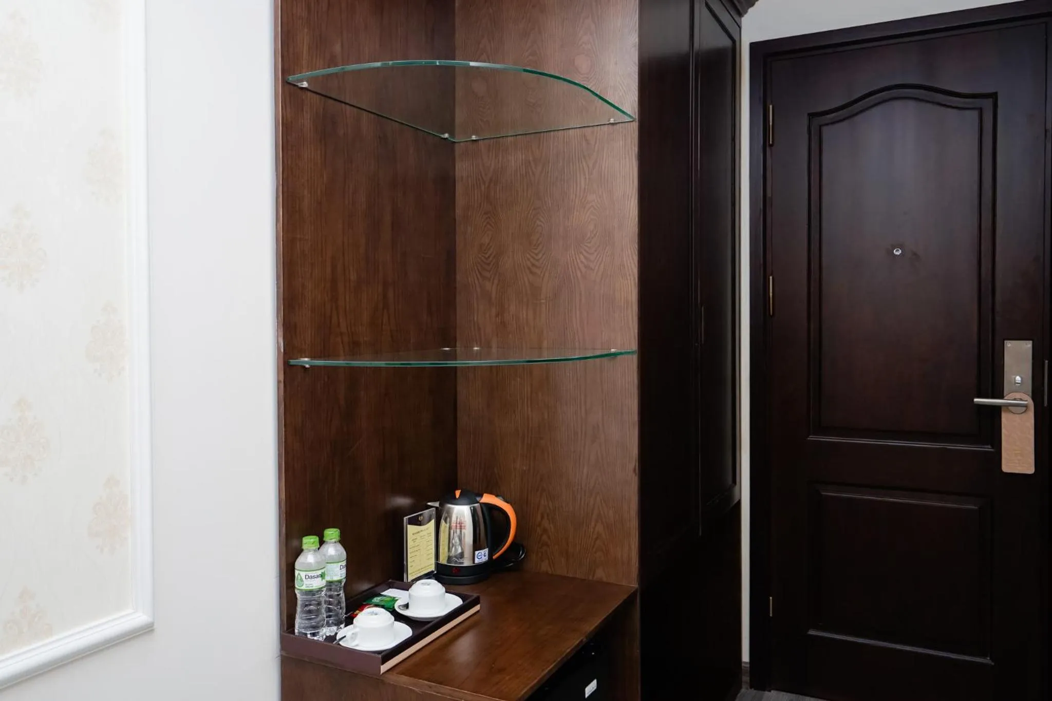 Coffee/tea facilities in Vincent Halong Hotel