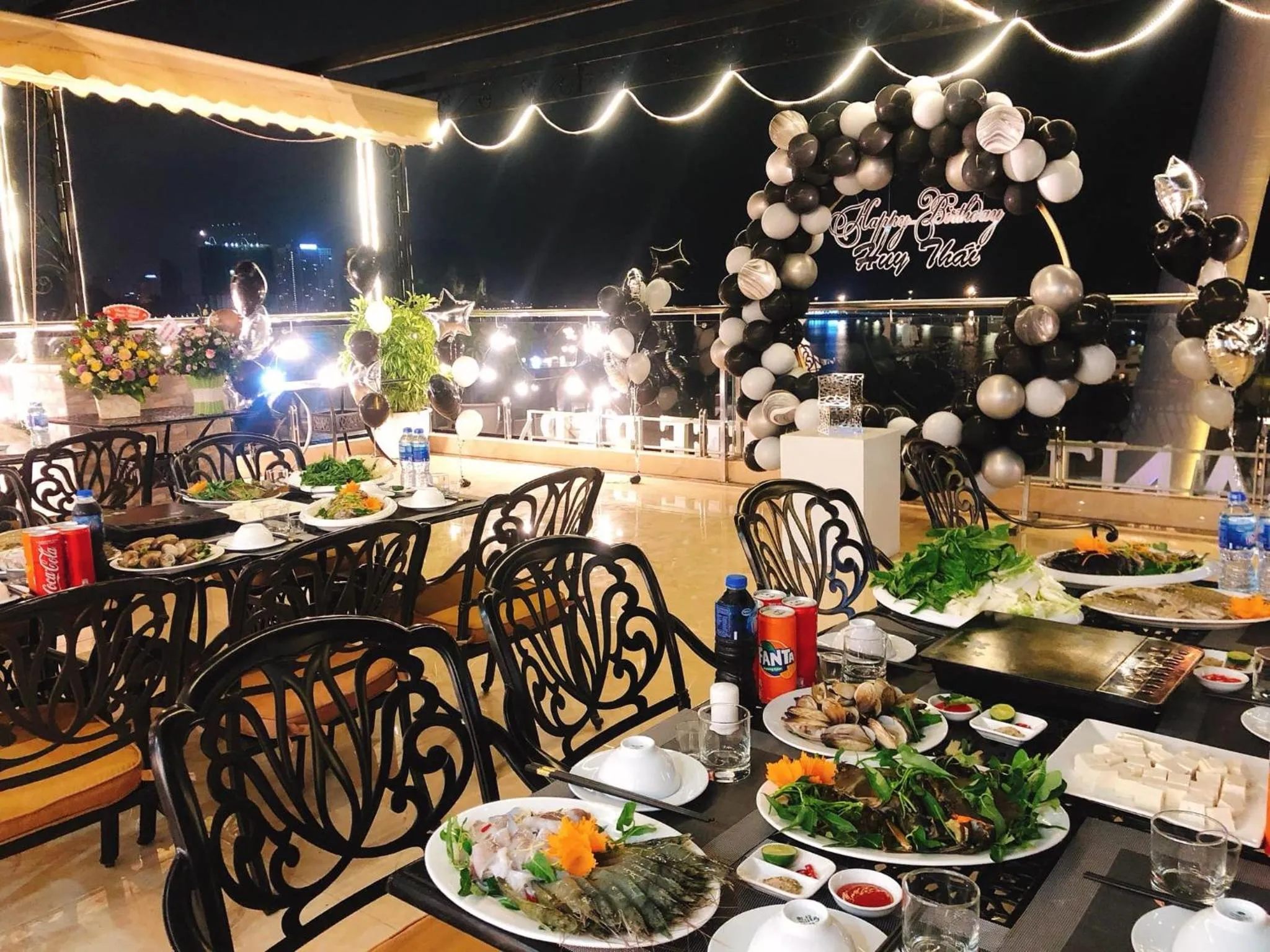 Meals in Vincent Halong Hotel