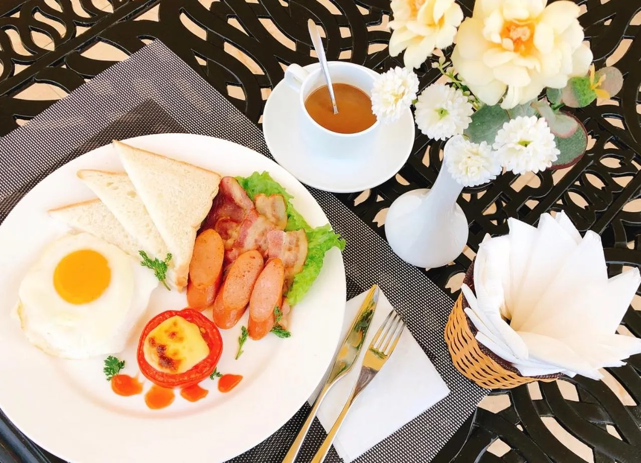 Food and drinks in Vincent Halong Hotel