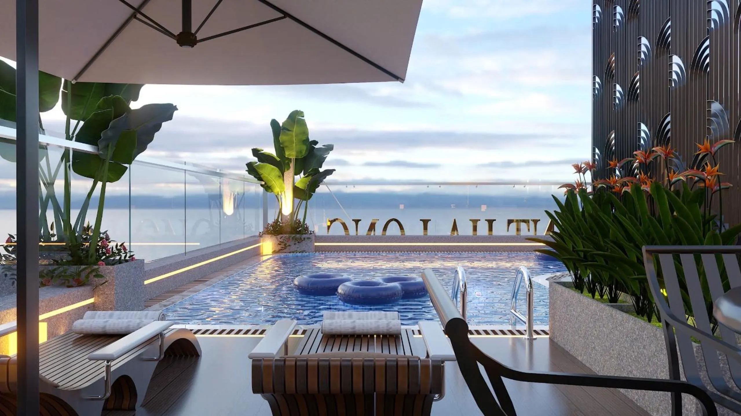 Swimming pool in Vincent Halong Hotel