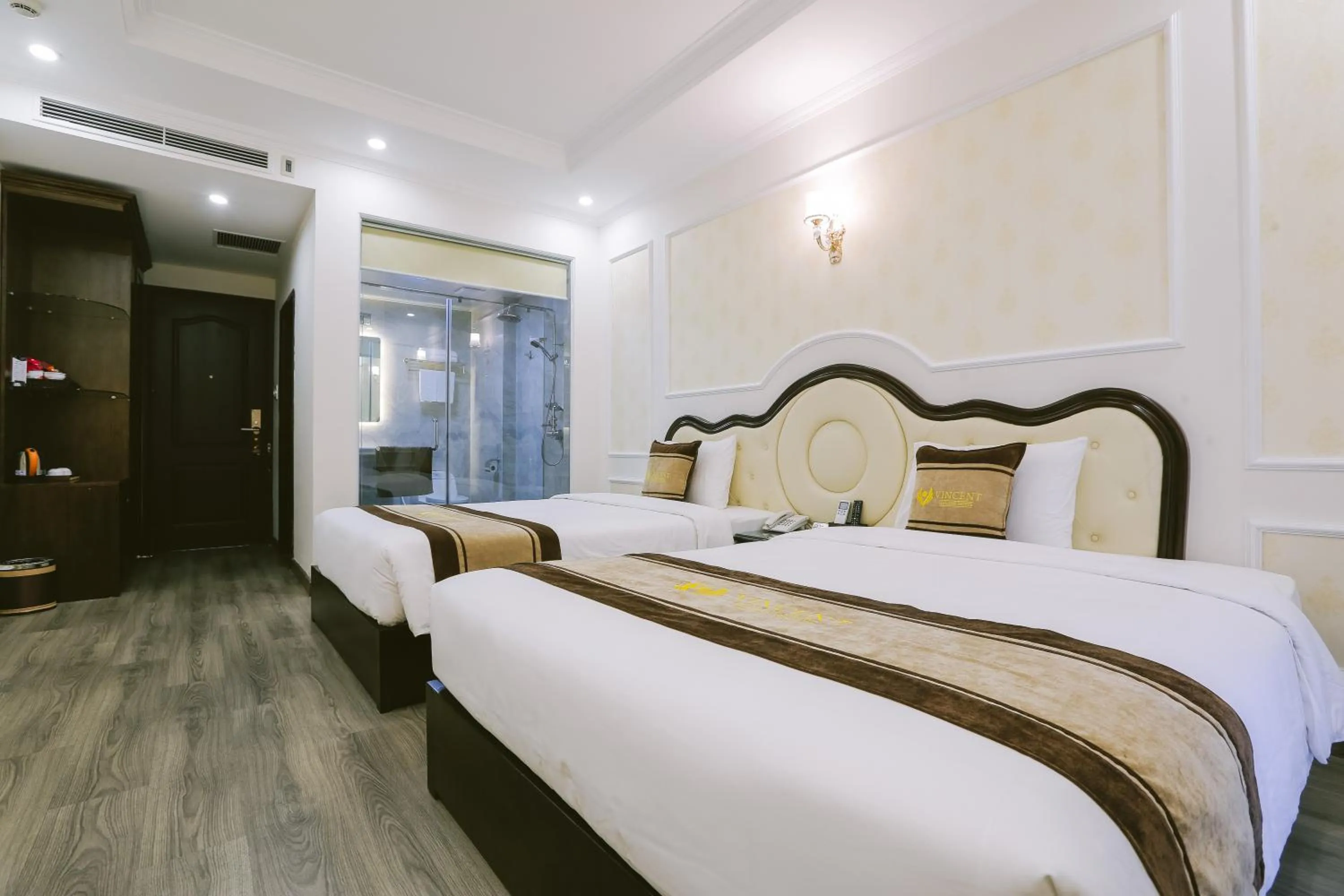 Bed in Vincent Halong Hotel