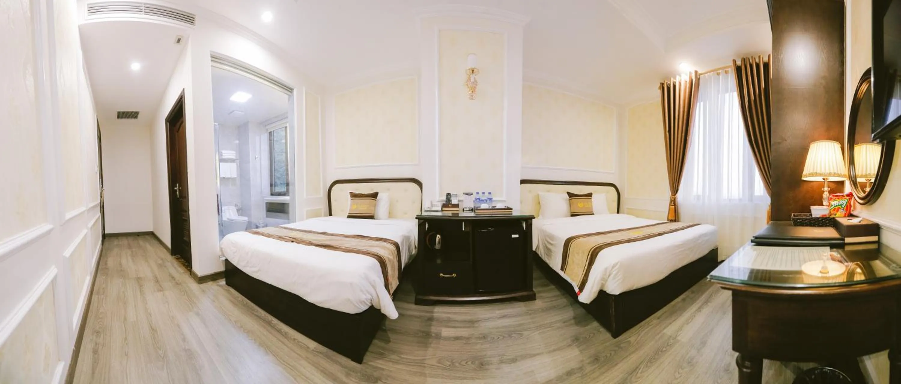 Bed in Vincent Halong Hotel