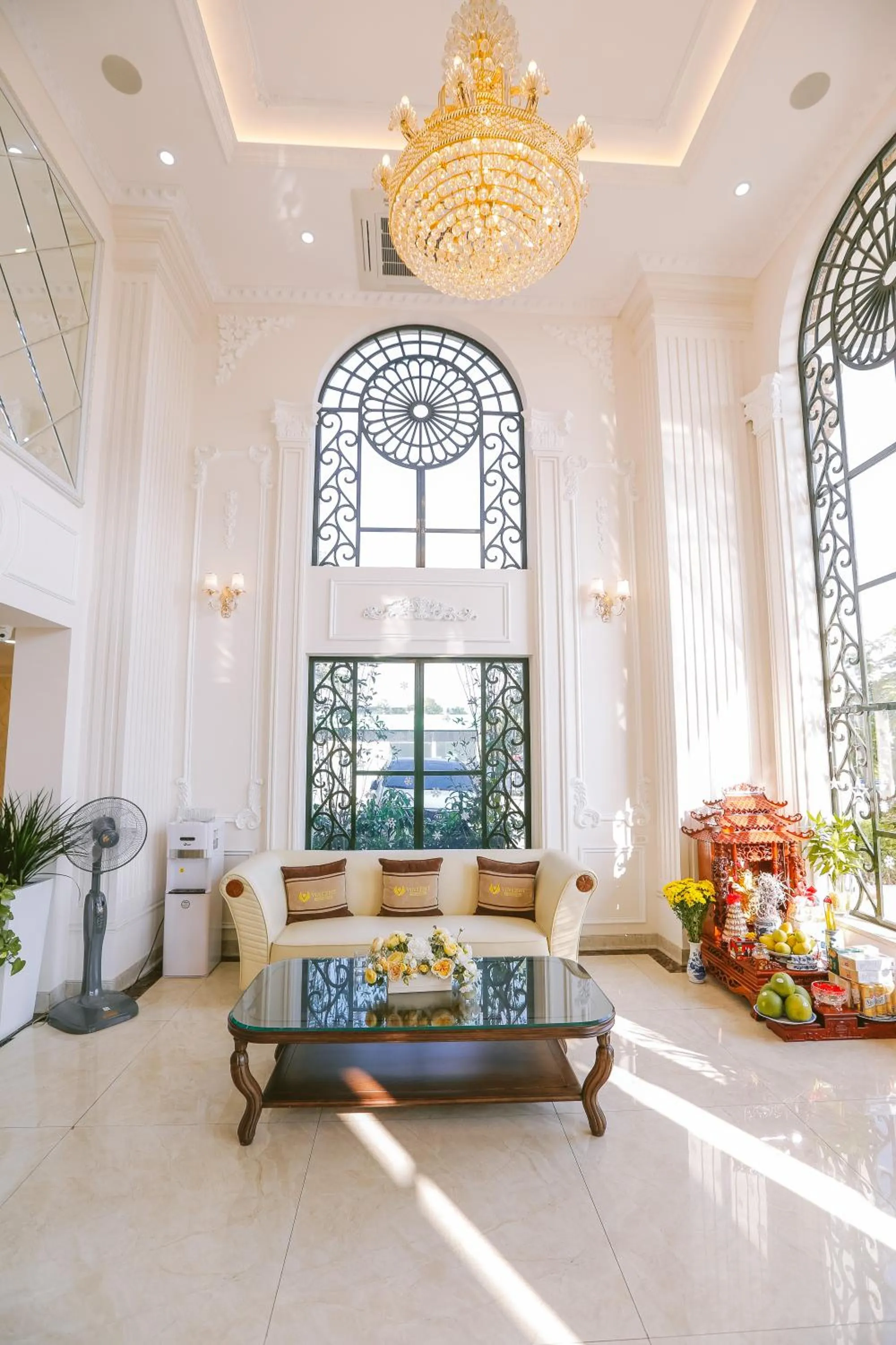 Living room in Vincent Halong Hotel