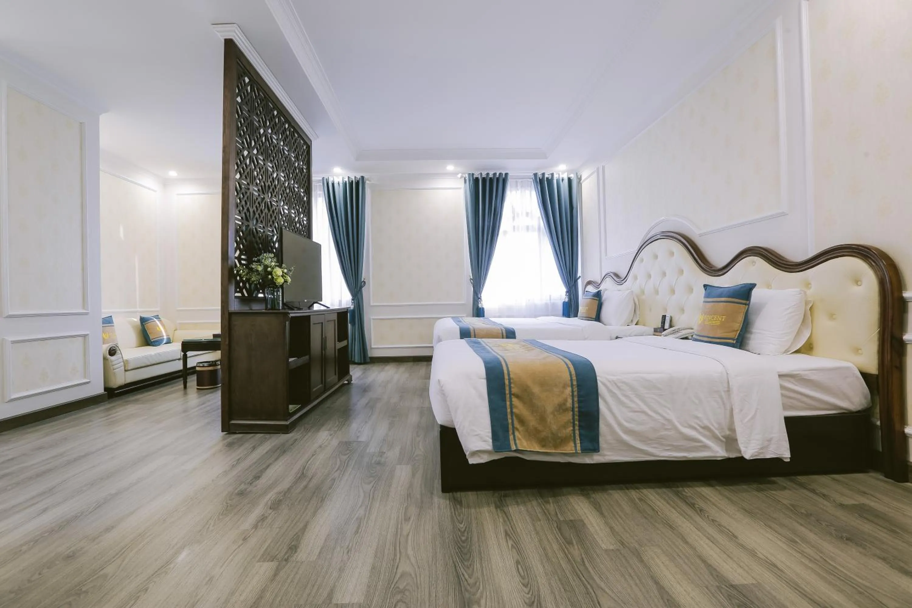 Bed in Vincent Halong Hotel