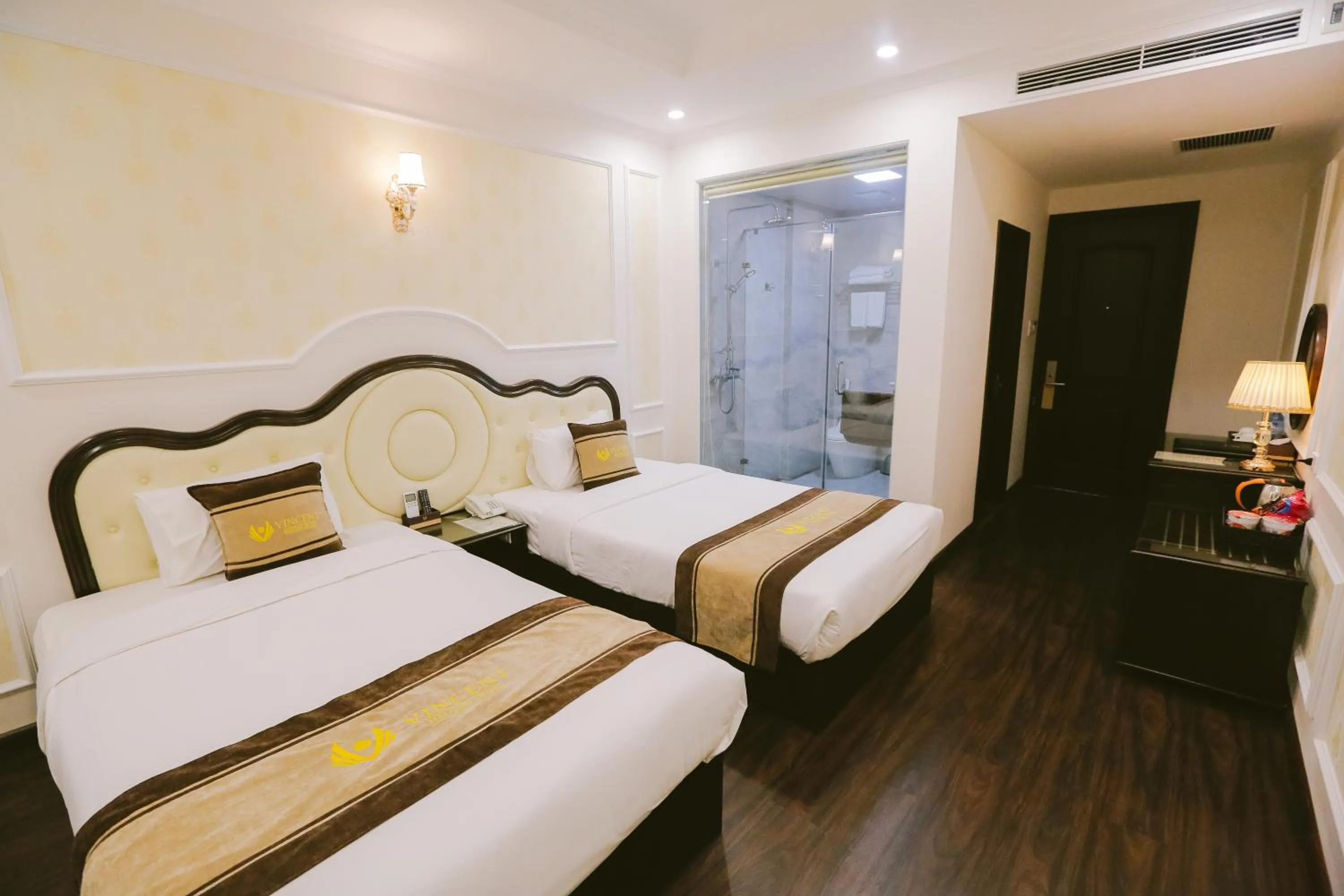 Bed in Vincent Halong Hotel