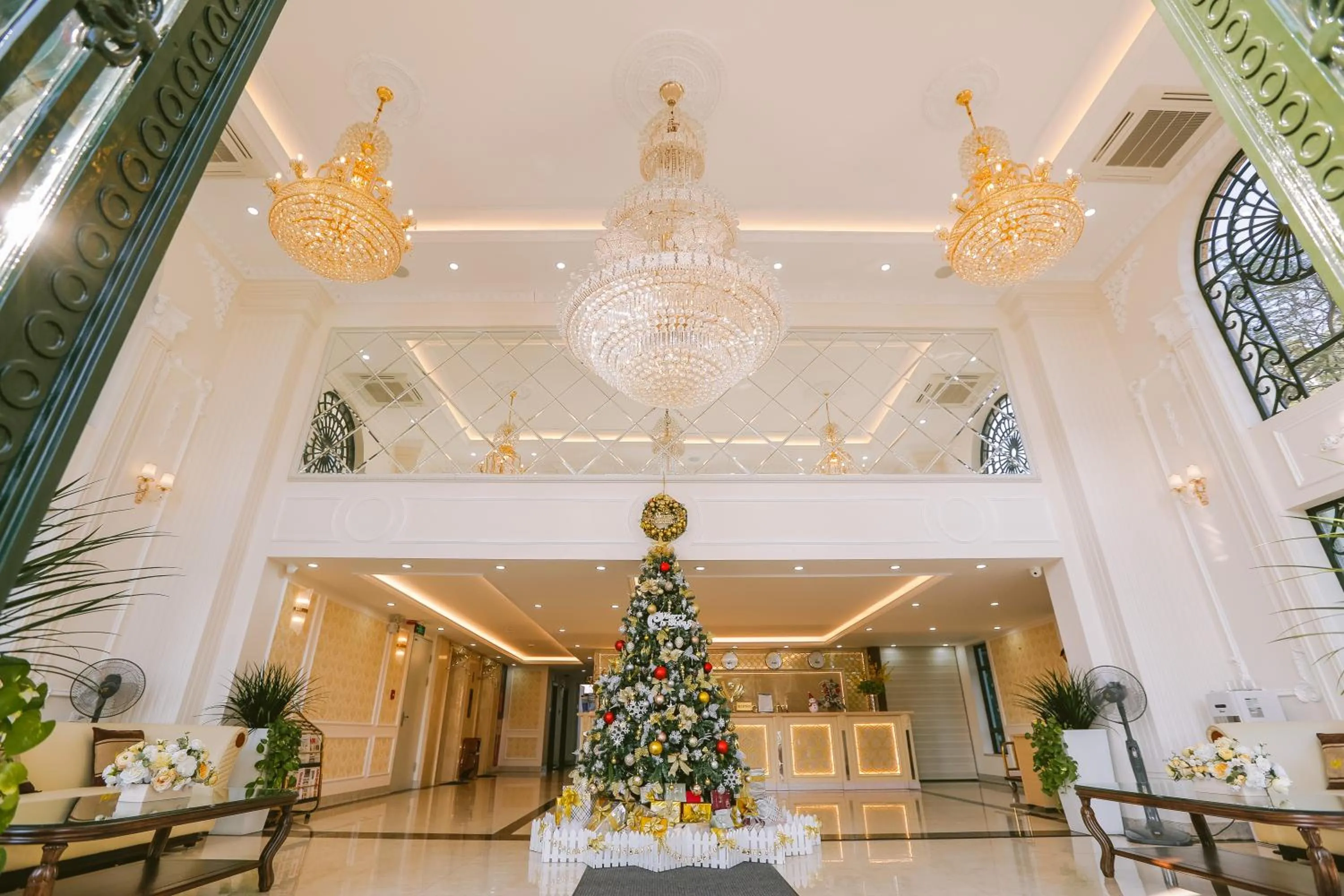 Lobby or reception in Vincent Halong Hotel