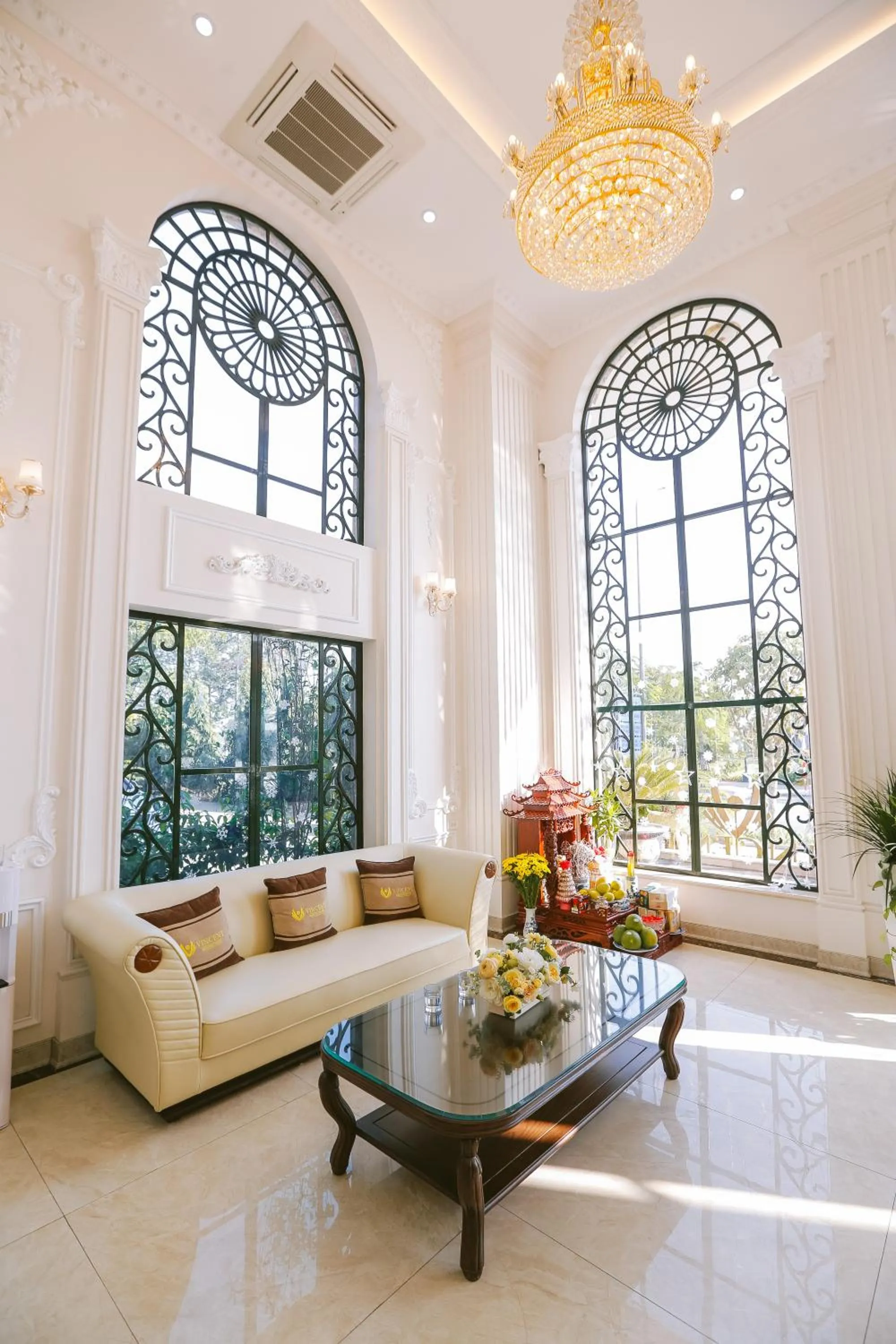 Living room in Vincent Halong Hotel