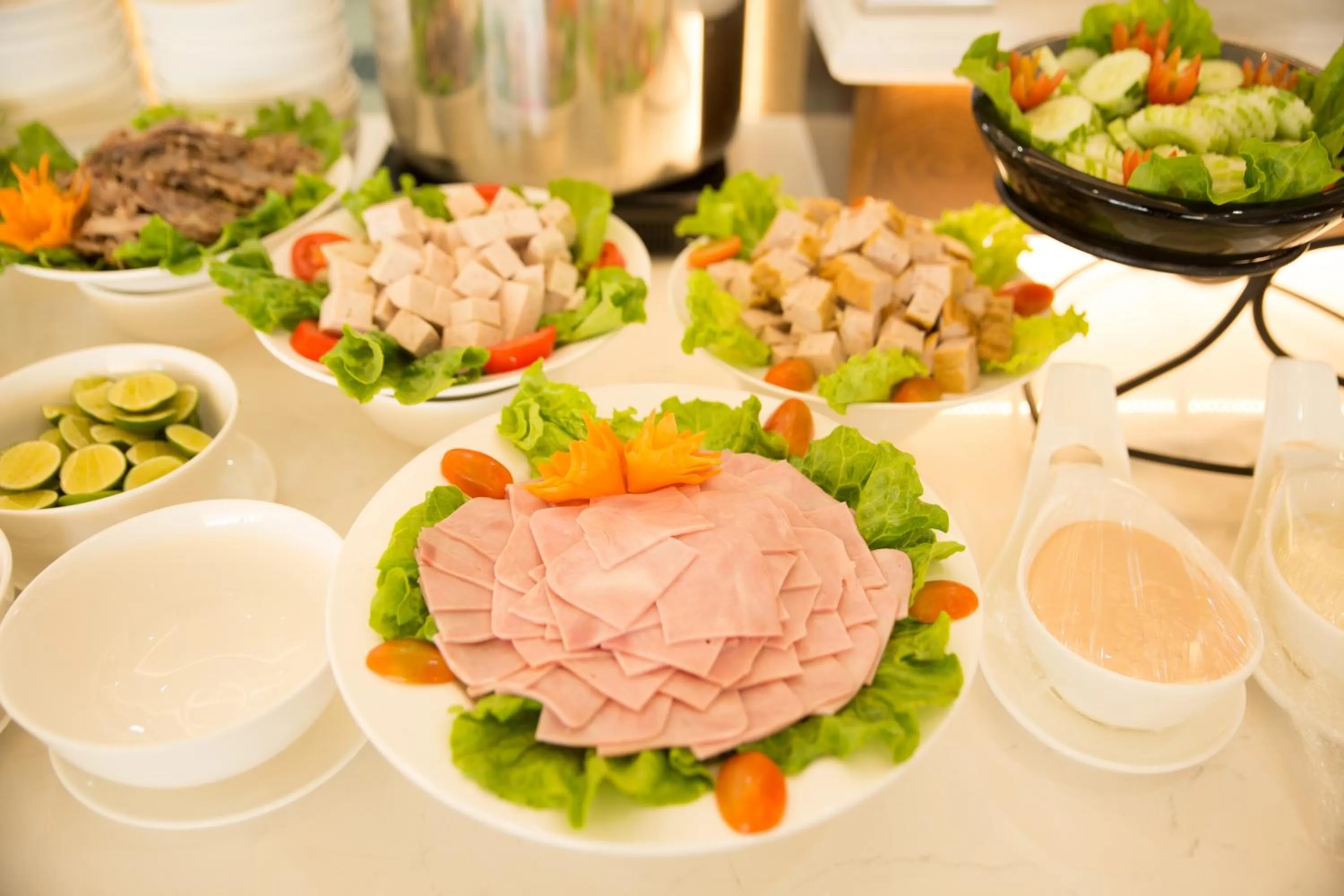 Food and drinks in Vincent Halong Hotel