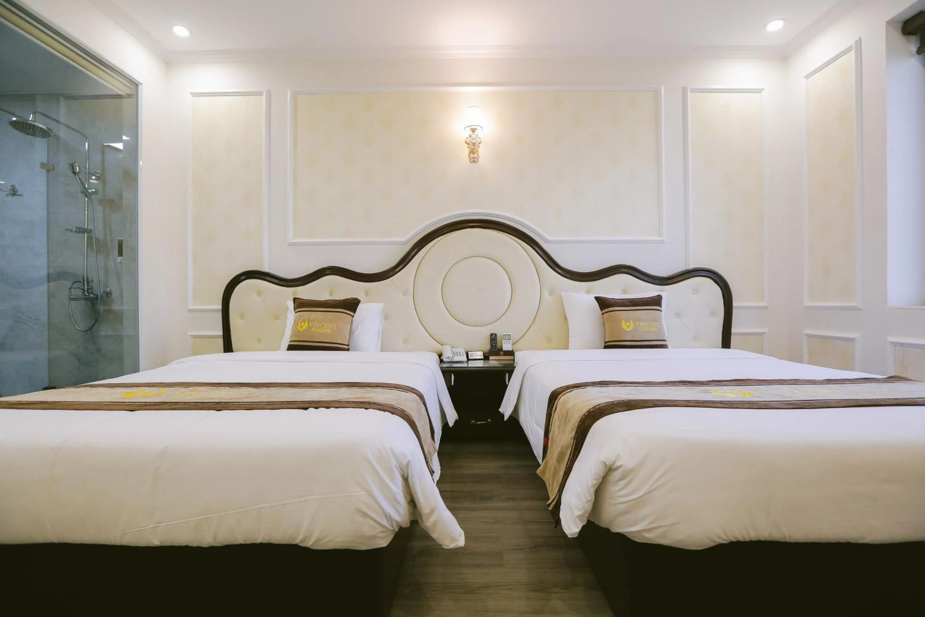 Bed in Vincent Halong Hotel