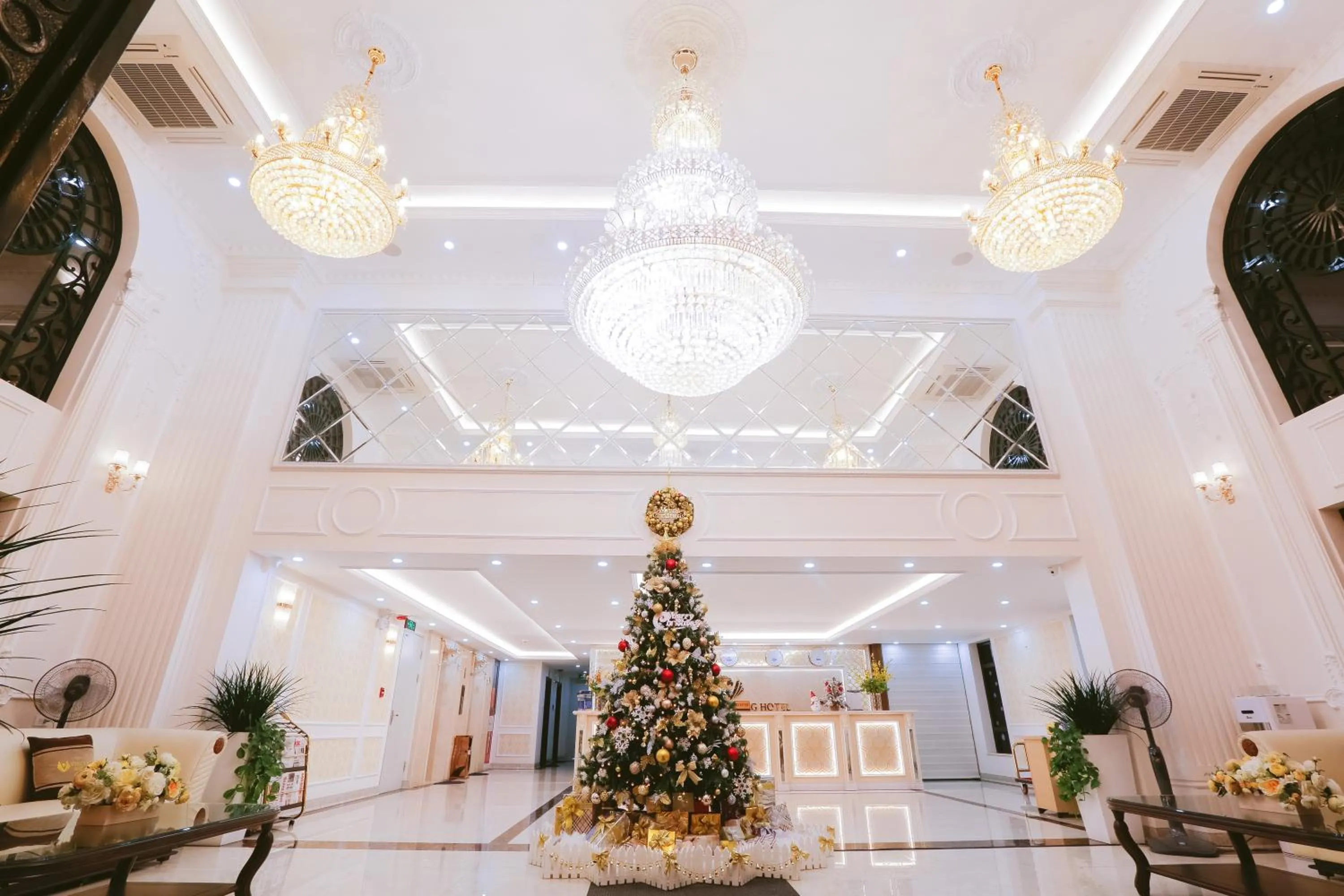 Lobby or reception in Vincent Halong Hotel