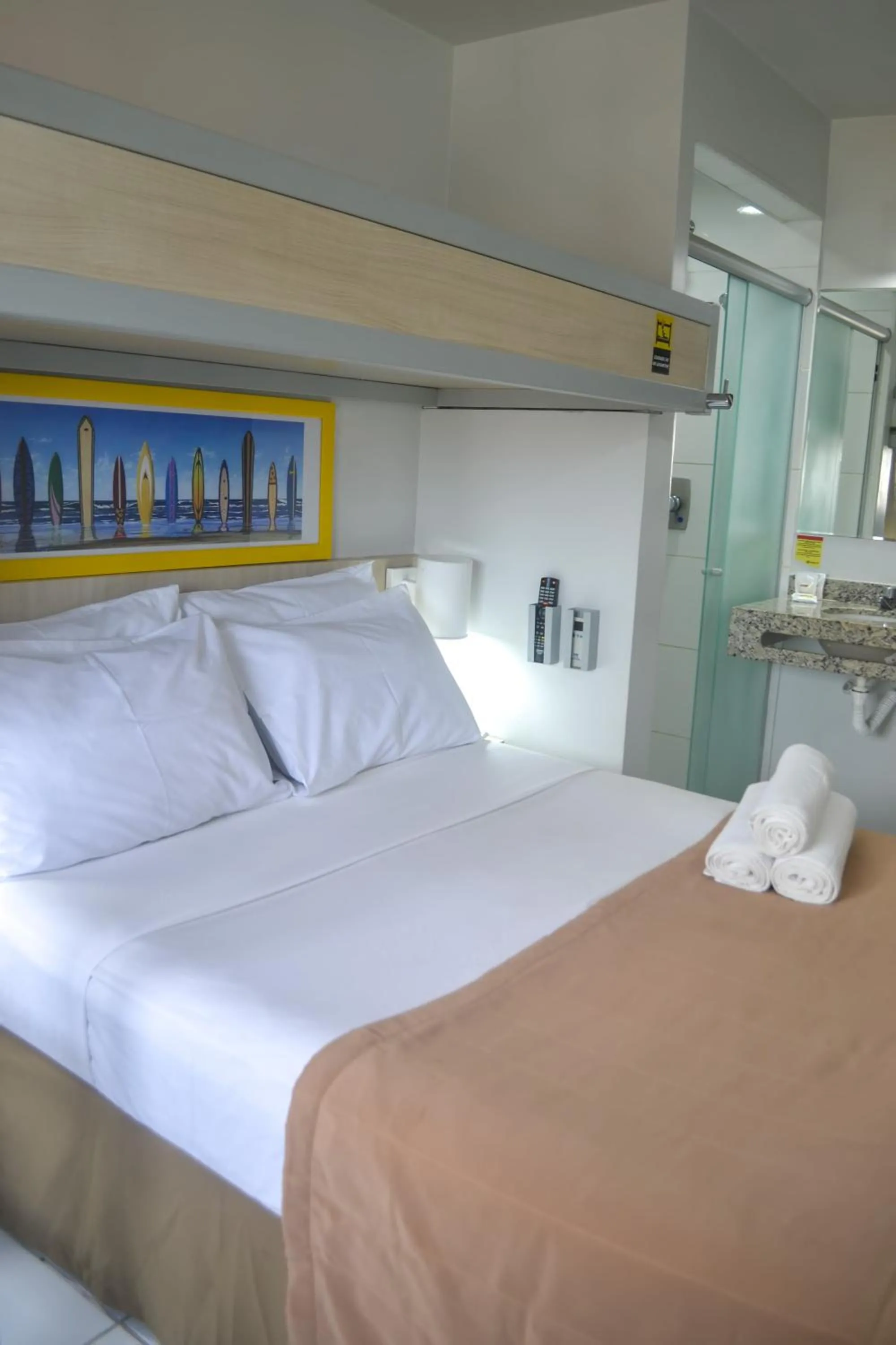 Bathroom, Bed in Expresso R1