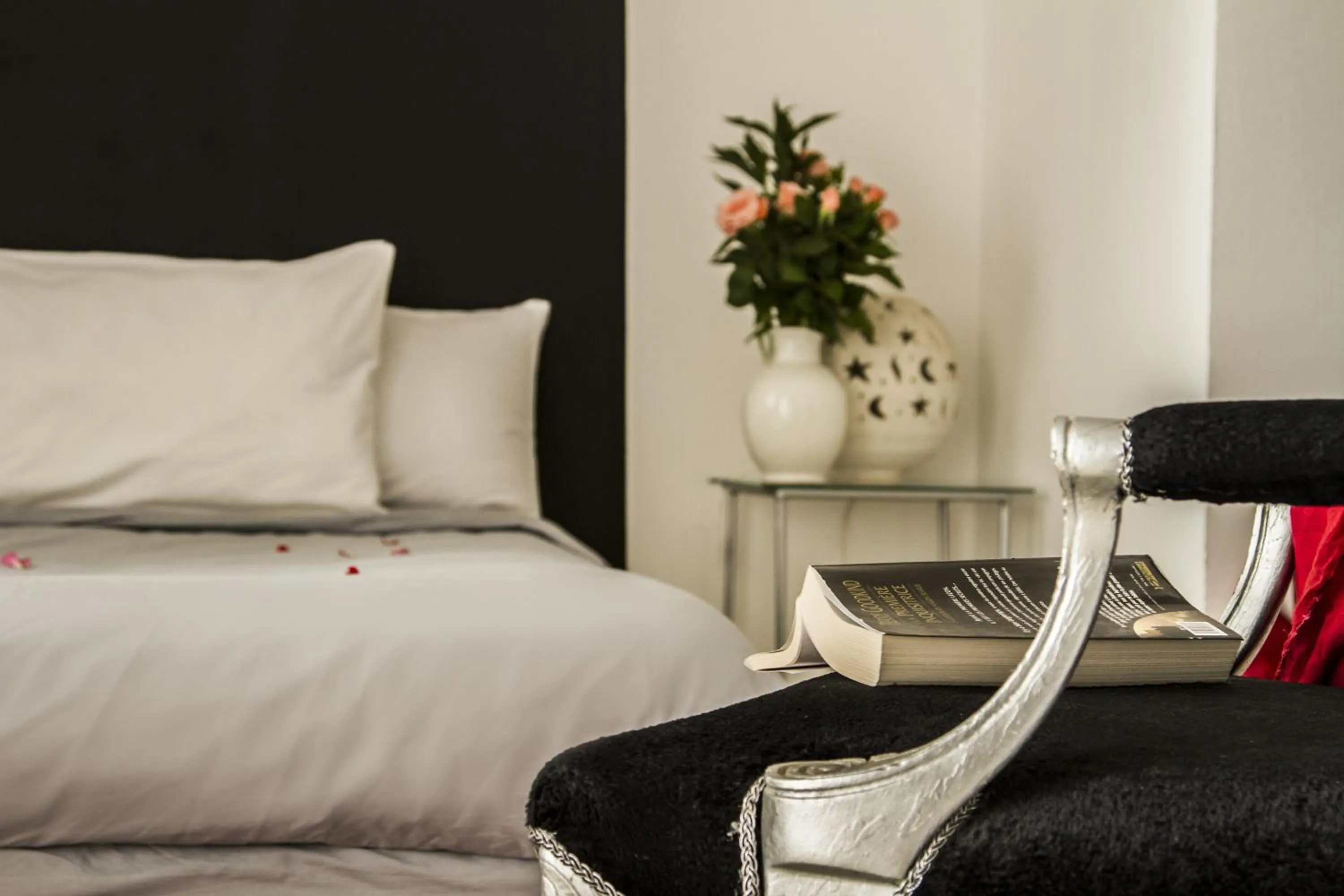 Decorative detail, Bed in Riad THALGE