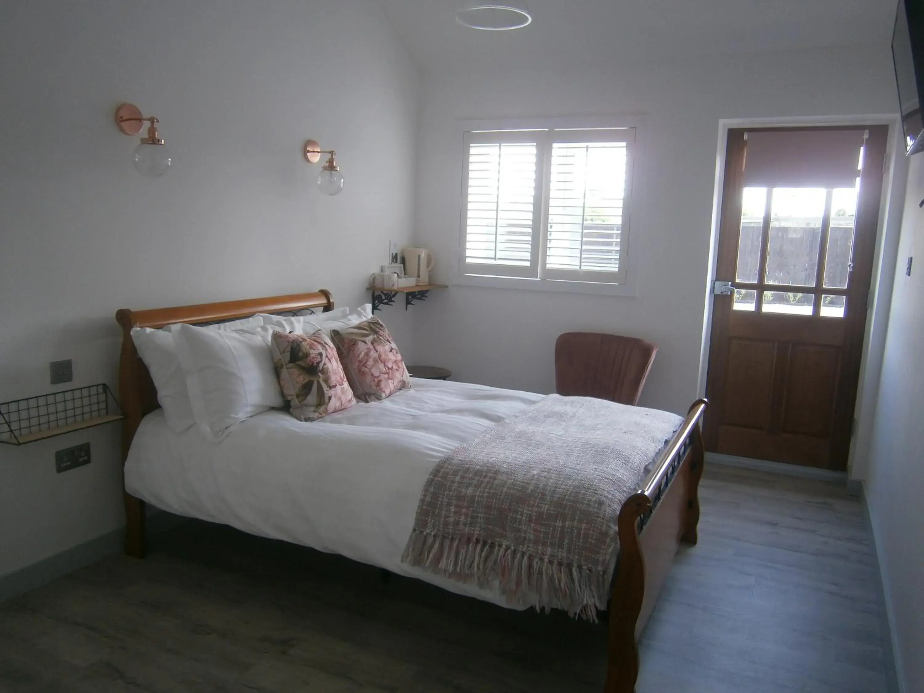 Double Room in The Crown Lodges Double Room in The Crown Lodges