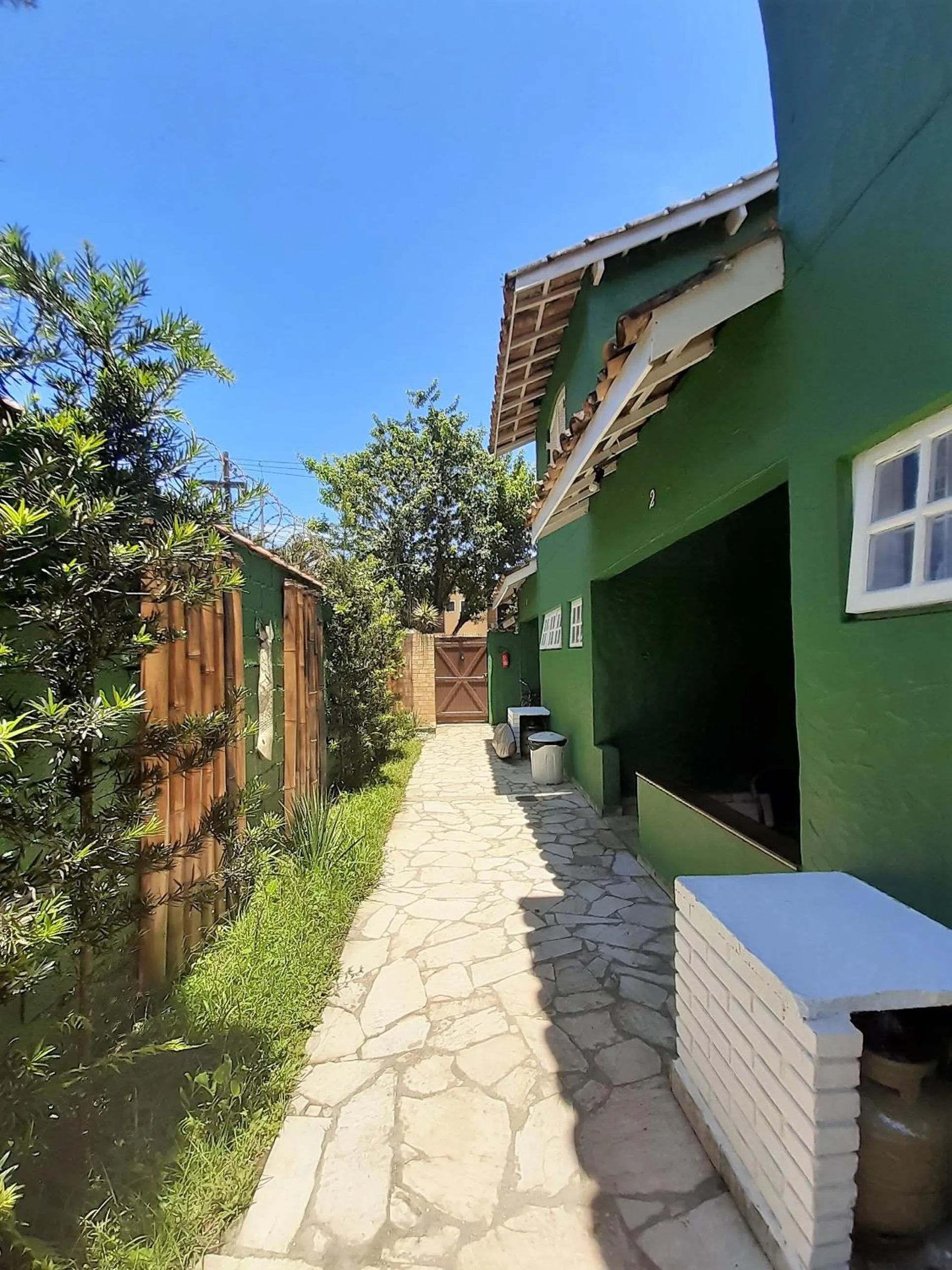 Property building in Waimea Flats Maresias