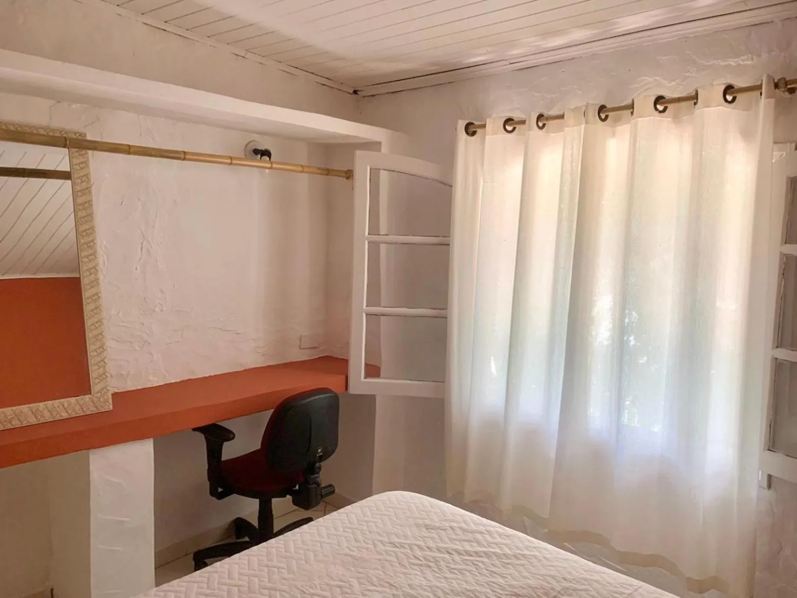 Bed in Waimea Flats Maresias