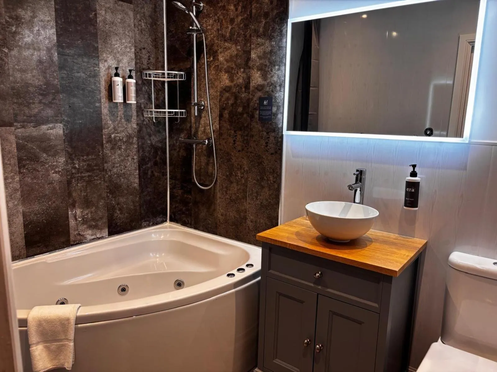 Bathroom in Aberdunant Hall