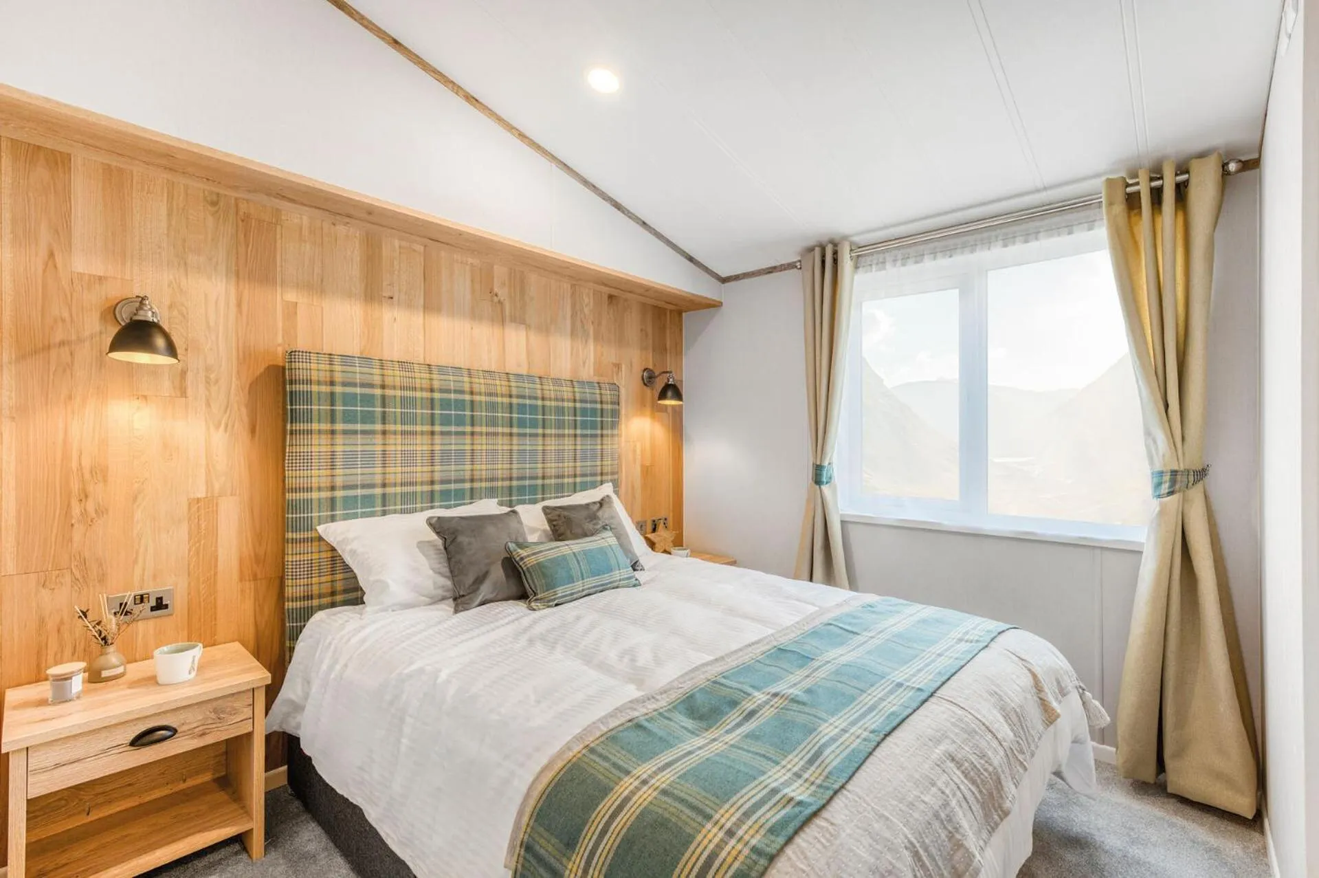 Bedroom, Bed in Aberdunant Hall