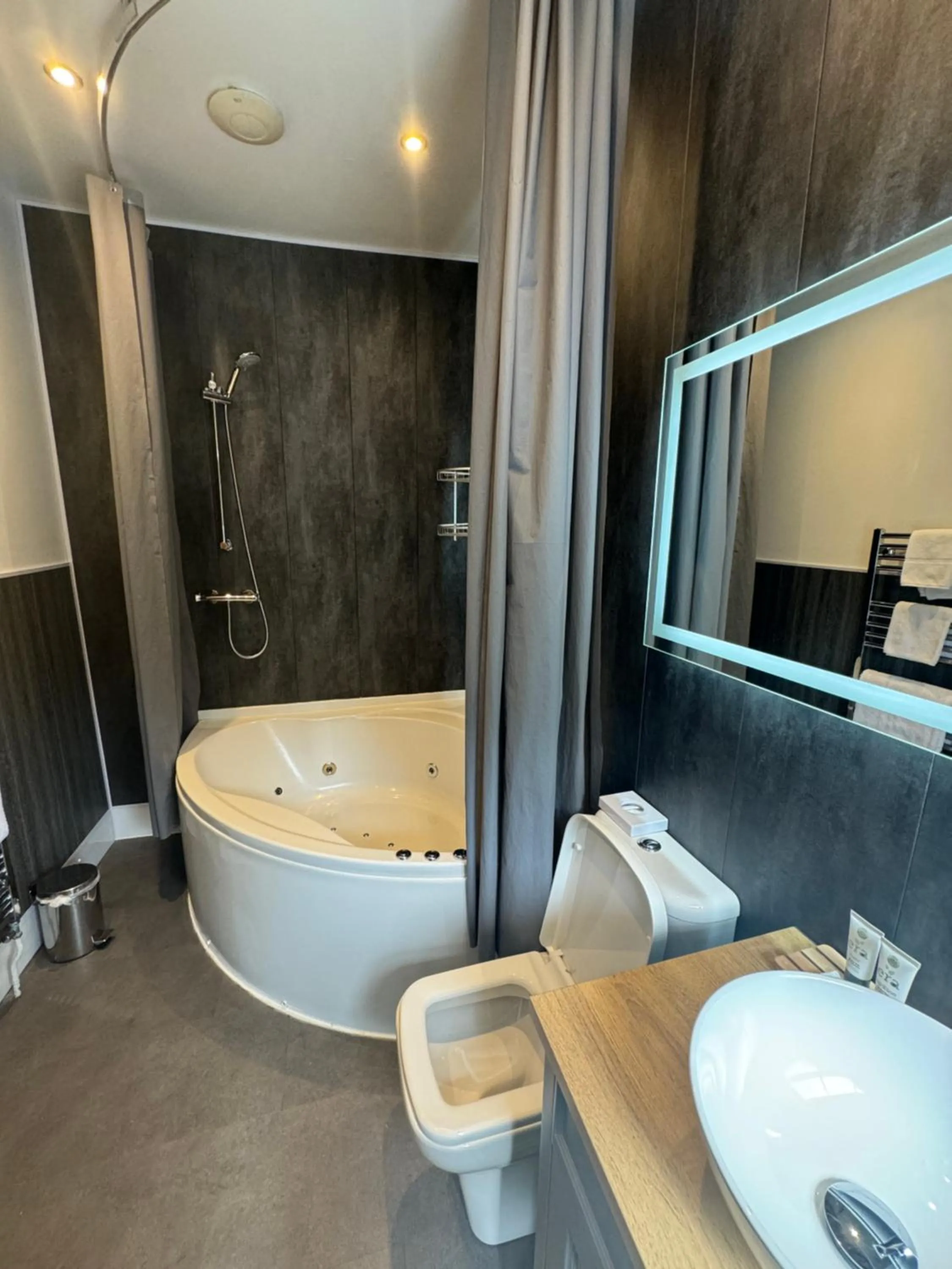 Bathroom in Aberdunant Hall