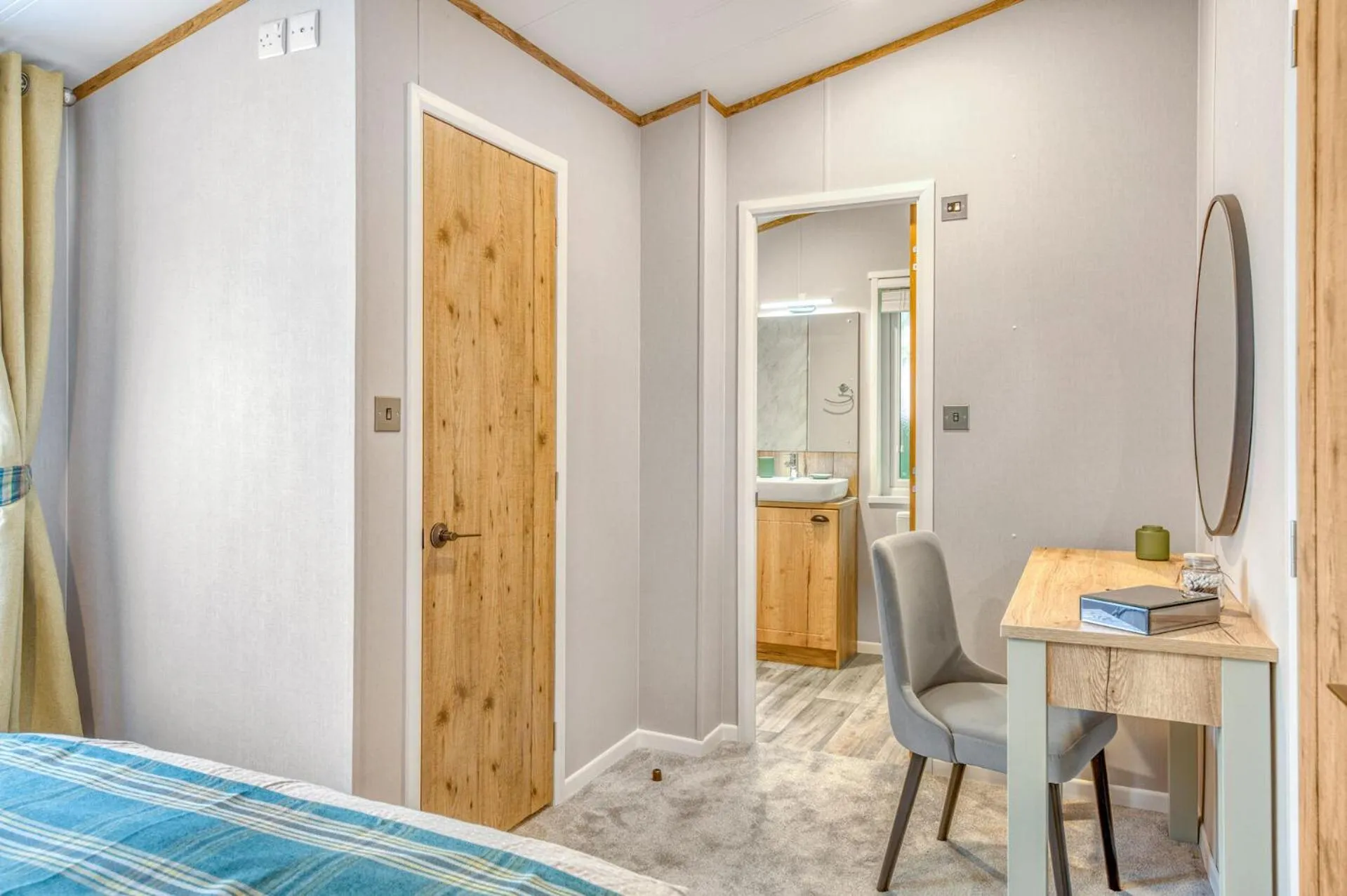 Bedroom, Bed in Aberdunant Hall