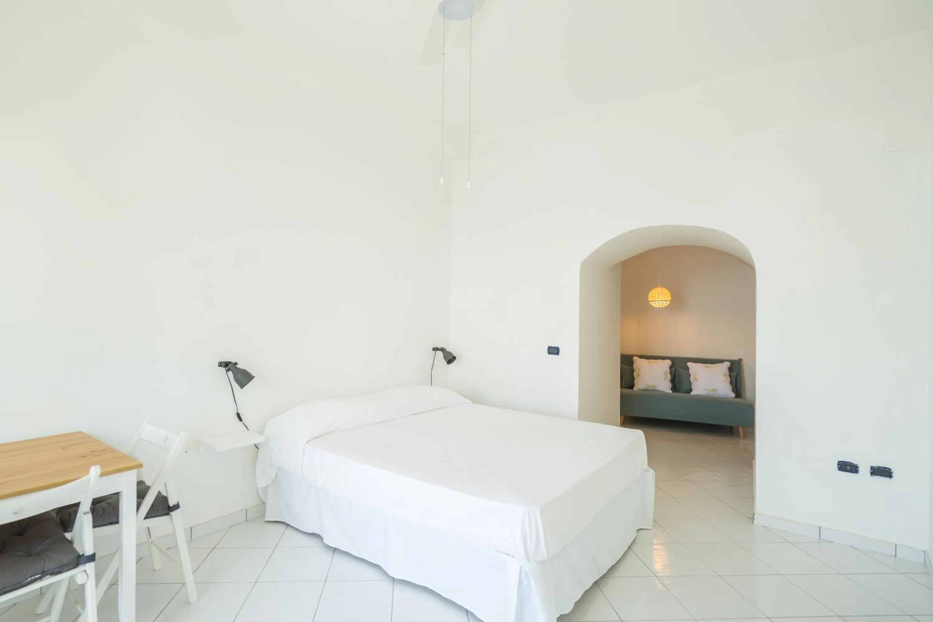 Photo of the whole room, Bed in Borgo Dei Saraceni - Suites & Apartments
