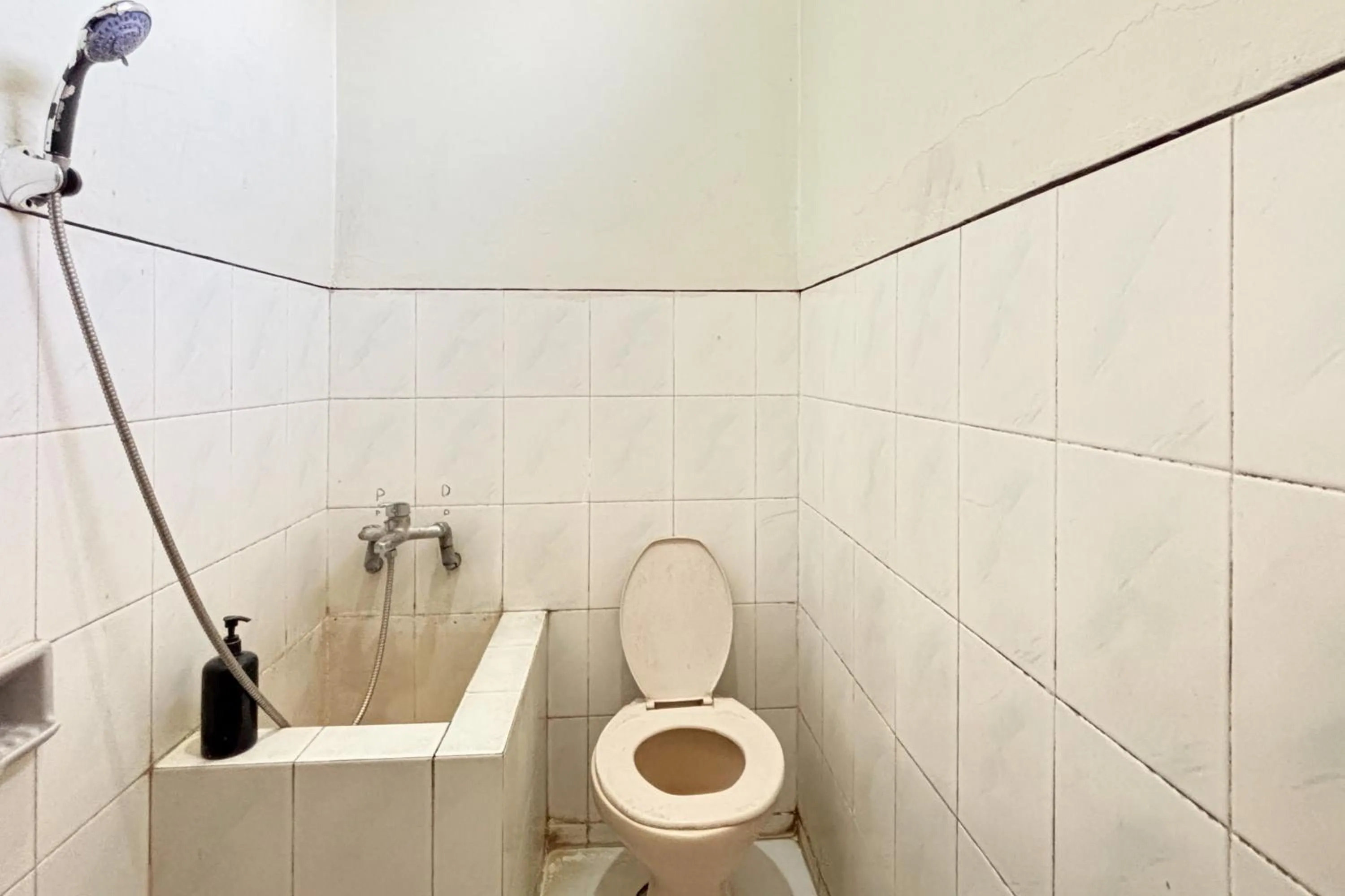 Bathroom in RedDoorz near Sarangan Lake