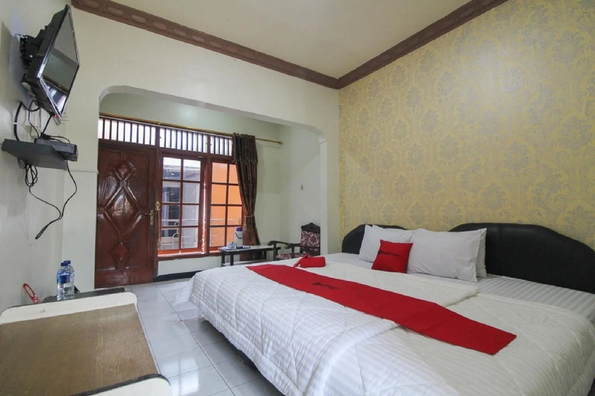 Bedroom, Bed in RedDoorz near Sarangan Lake