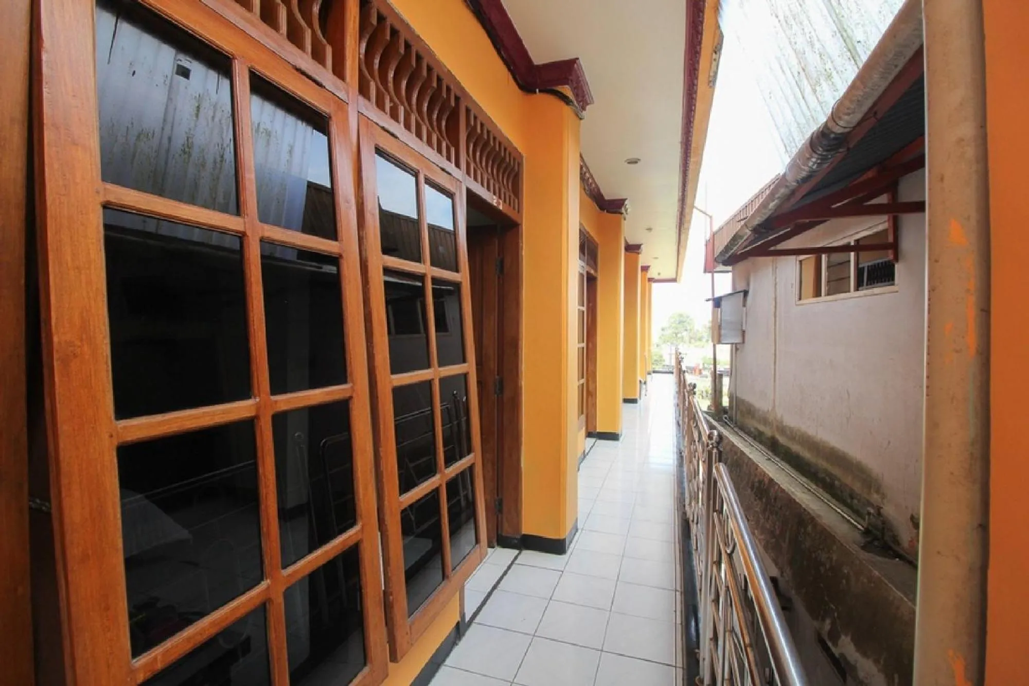 Facade/entrance in RedDoorz near Sarangan Lake