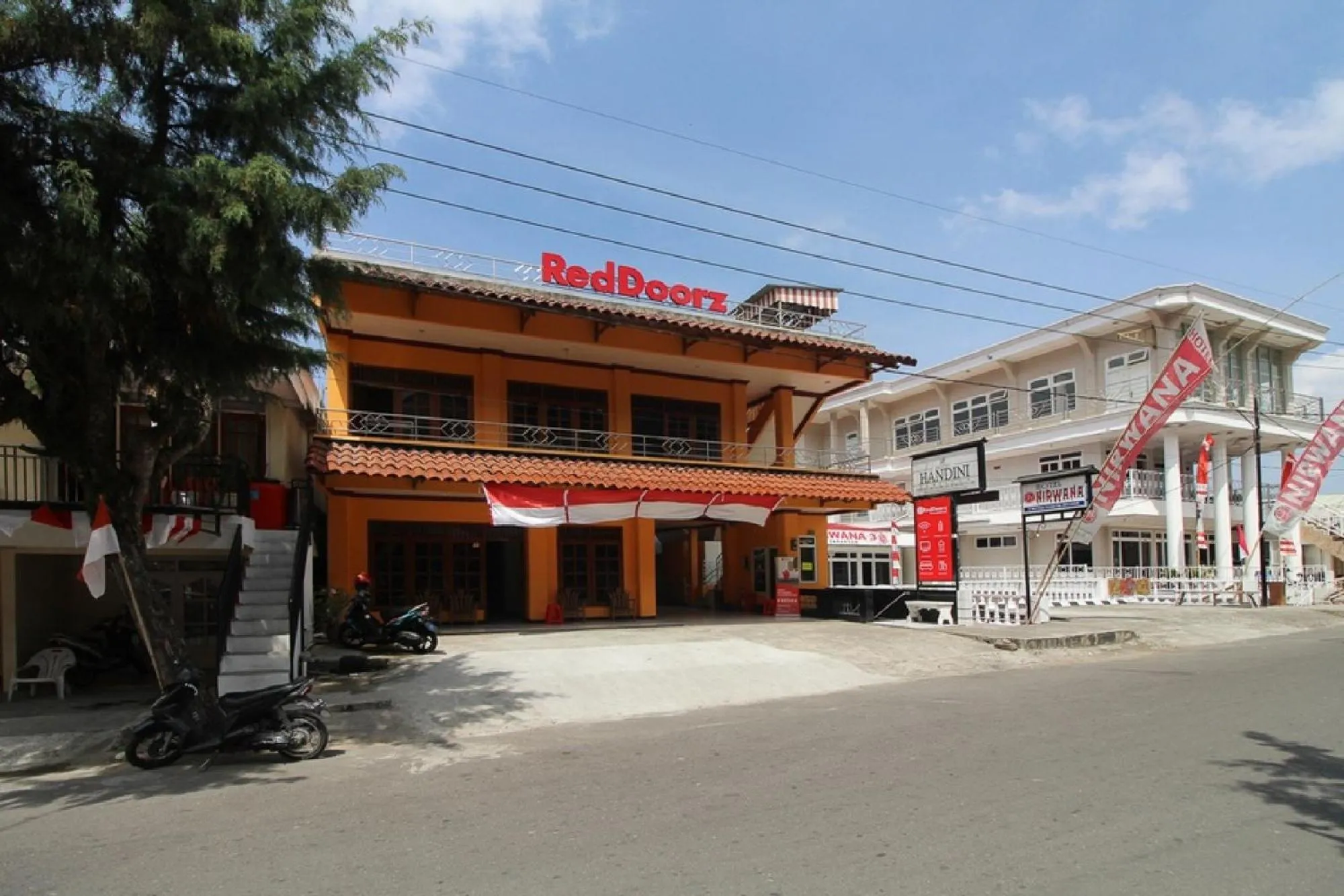 Facade/entrance in RedDoorz near Sarangan Lake