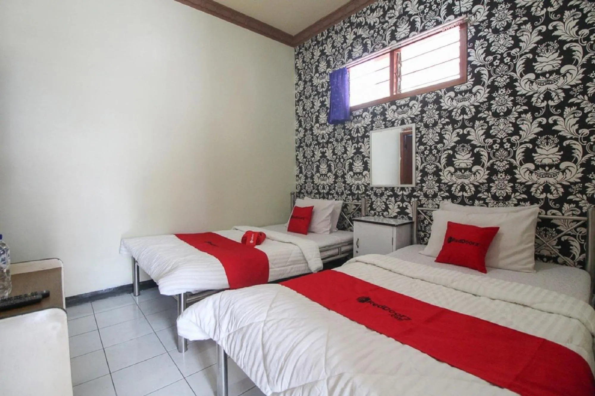 Bedroom, Bed in RedDoorz near Sarangan Lake