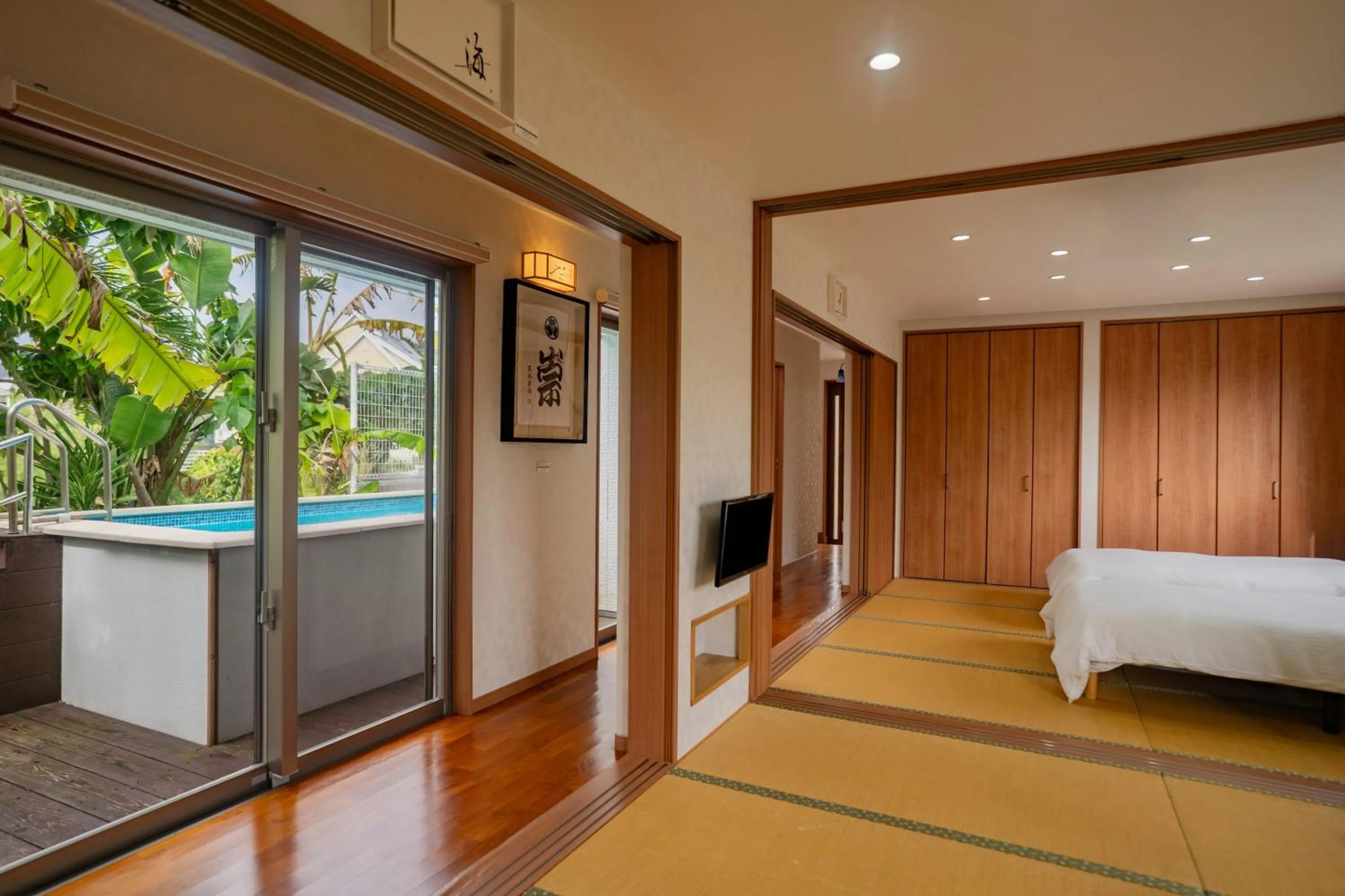 Bed in Yamagata Ryukyu Hatago Onnason with pool