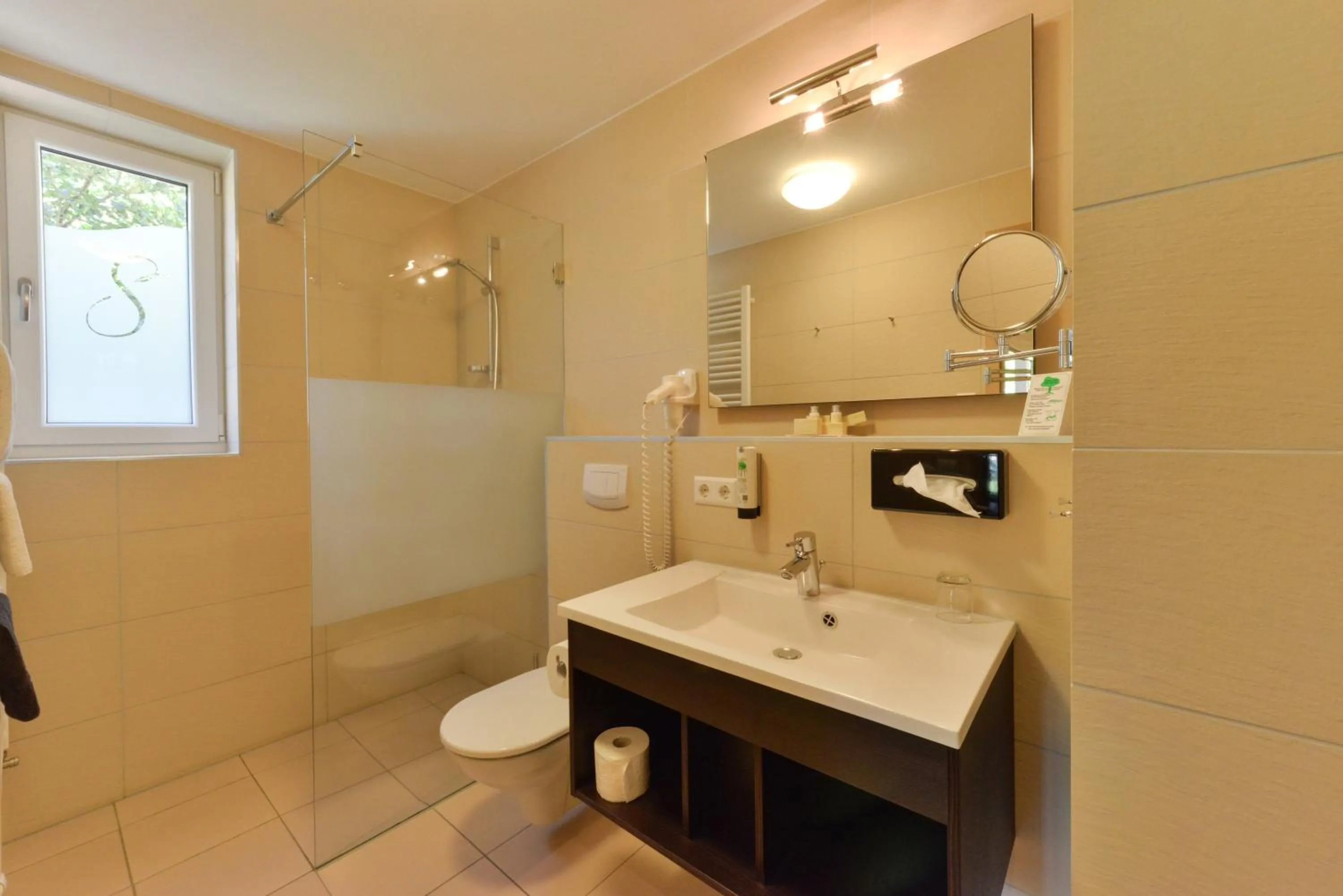 Bathroom in Schade's Wohlfühlhotel