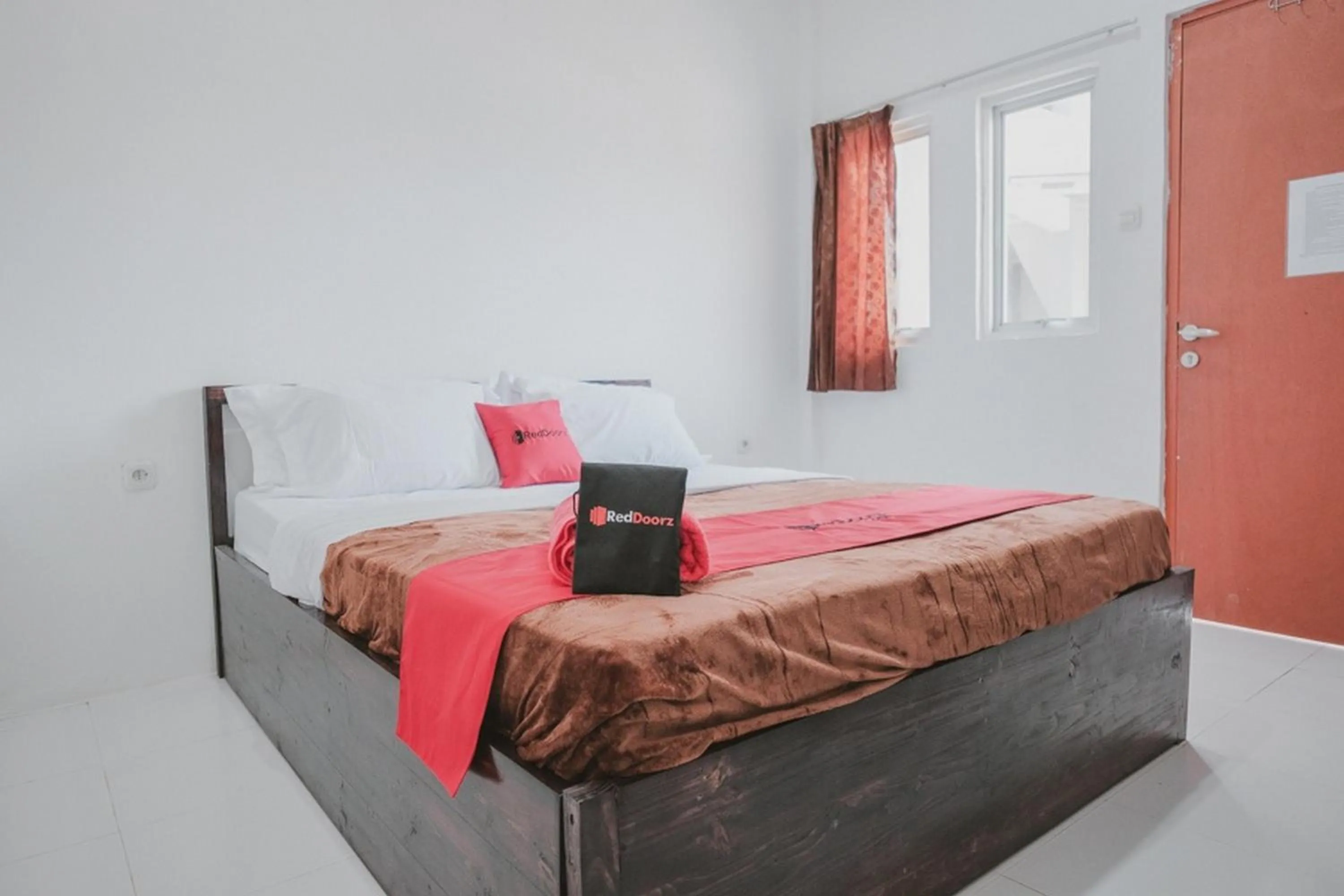 Bedroom in RedDoorz near Gatot Subroto Lampung 2