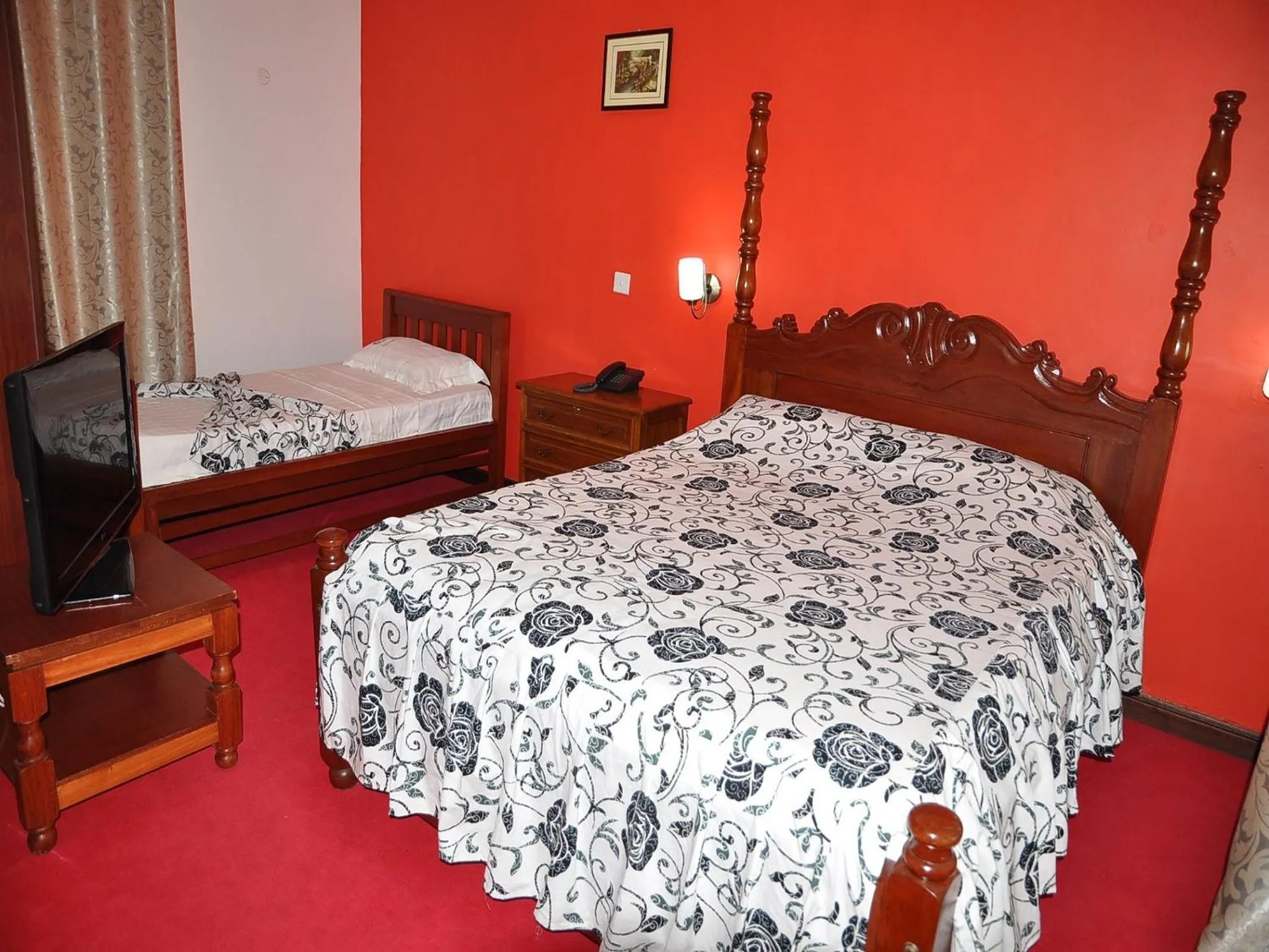 Bed in Monalisa Hotel