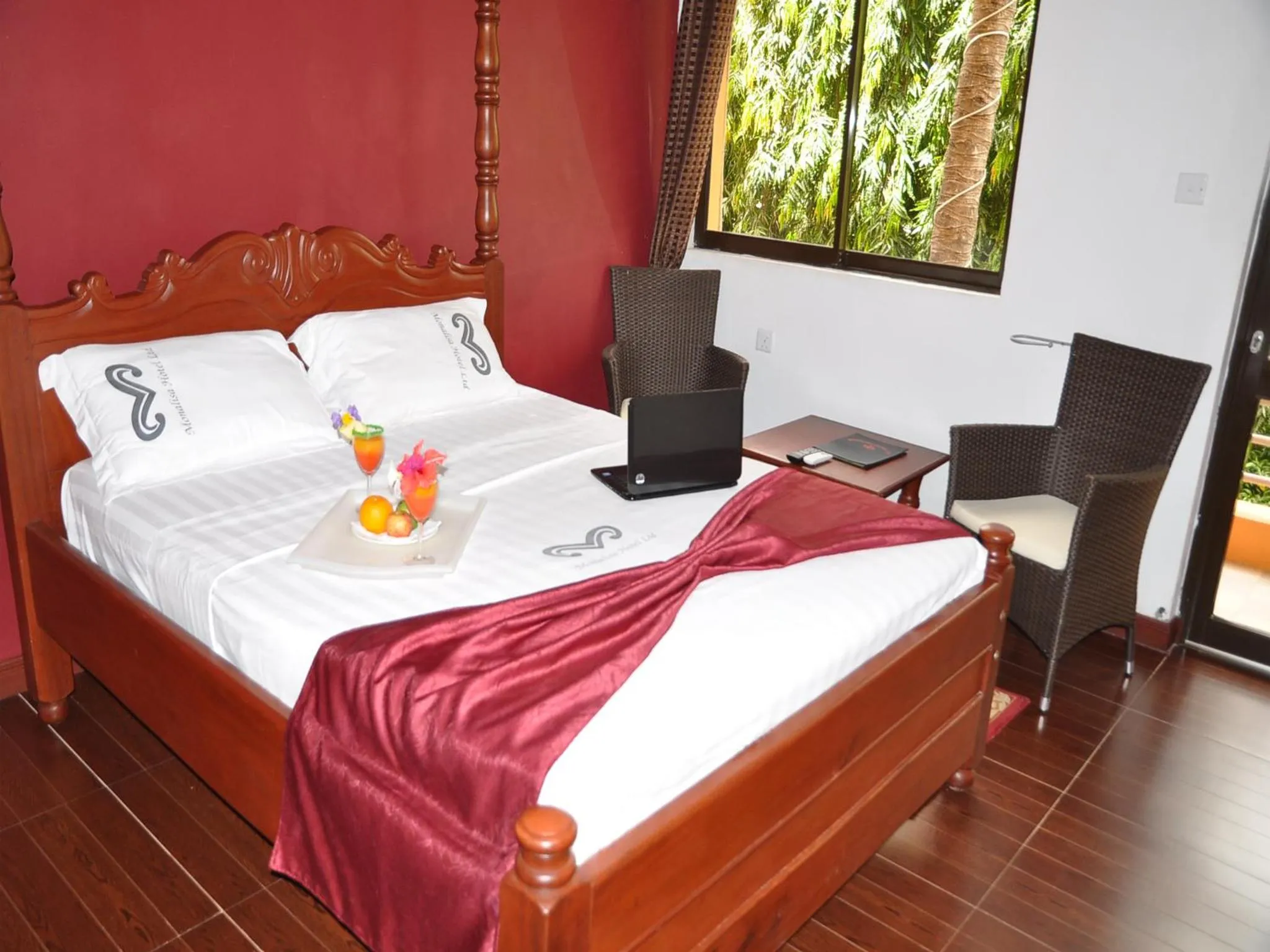 Bedroom, Bed in Monalisa Hotel