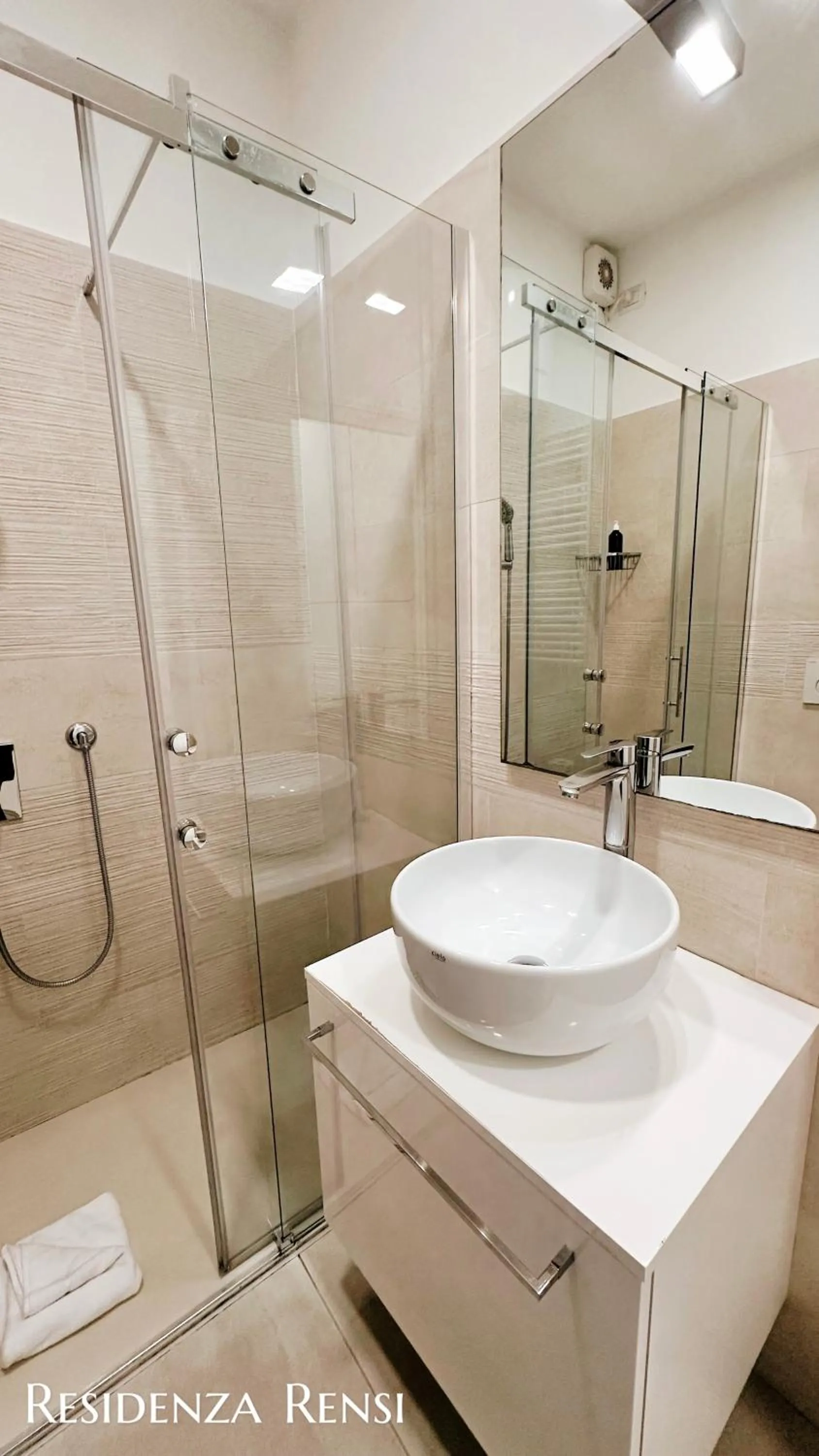 Shower in Truly Verona