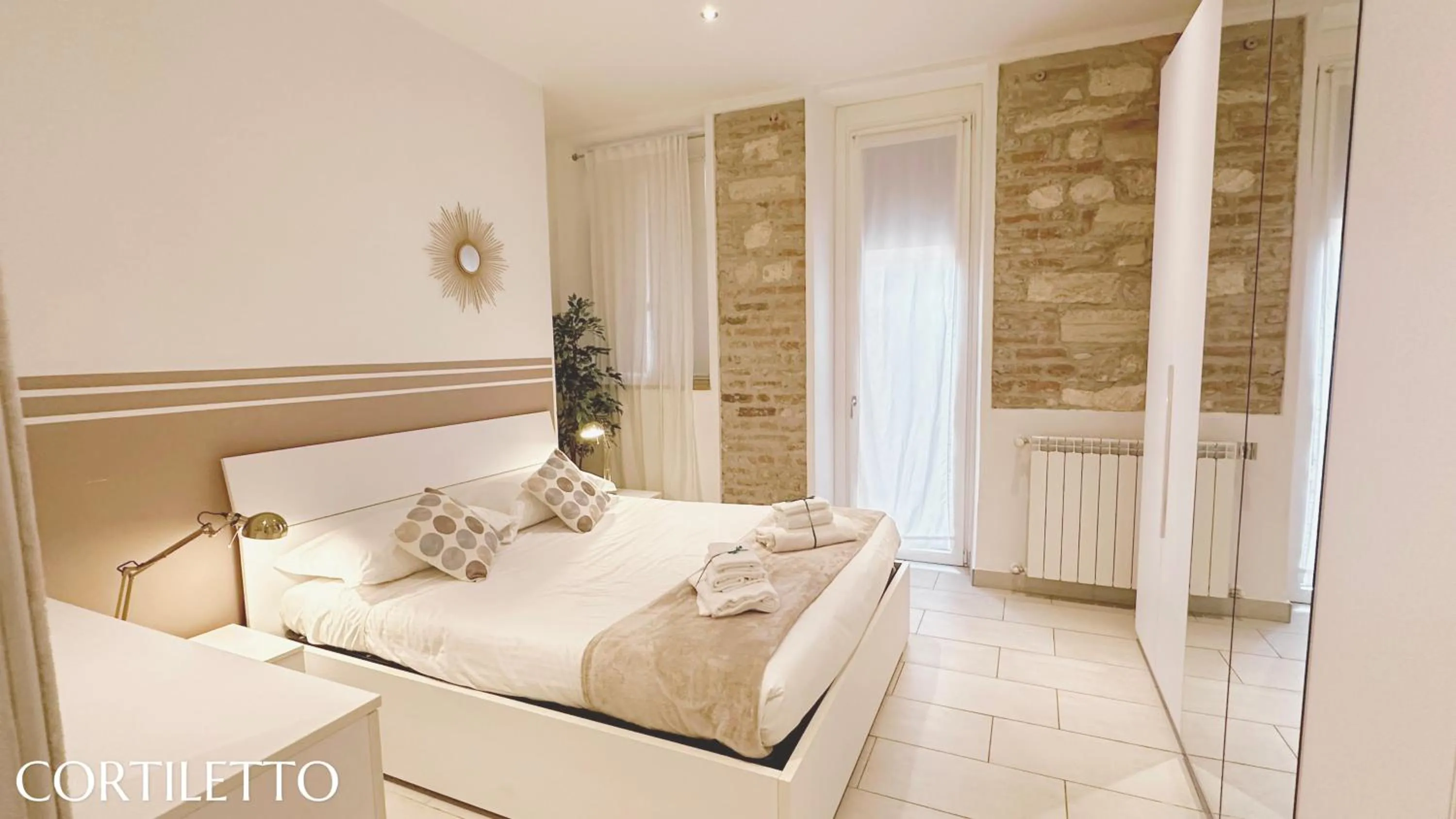 Bedroom, Bed in Truly Verona