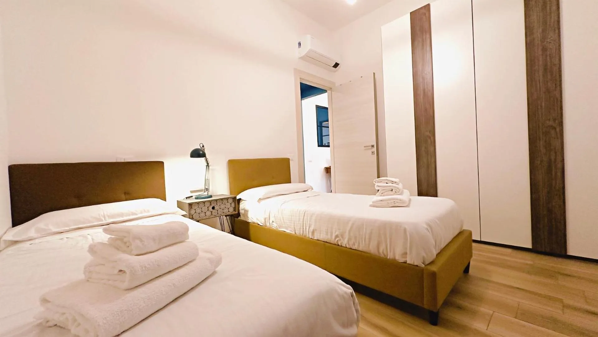 Bedroom, Bed in Truly Verona