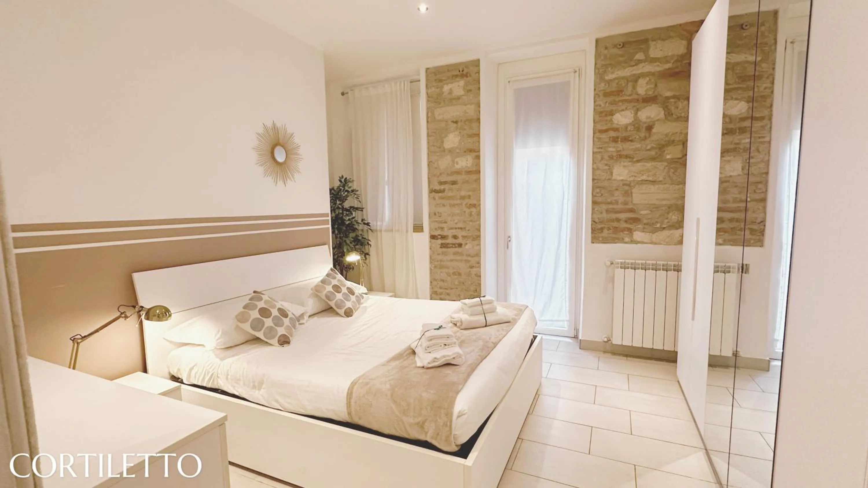 Bedroom, Bed in Truly Verona