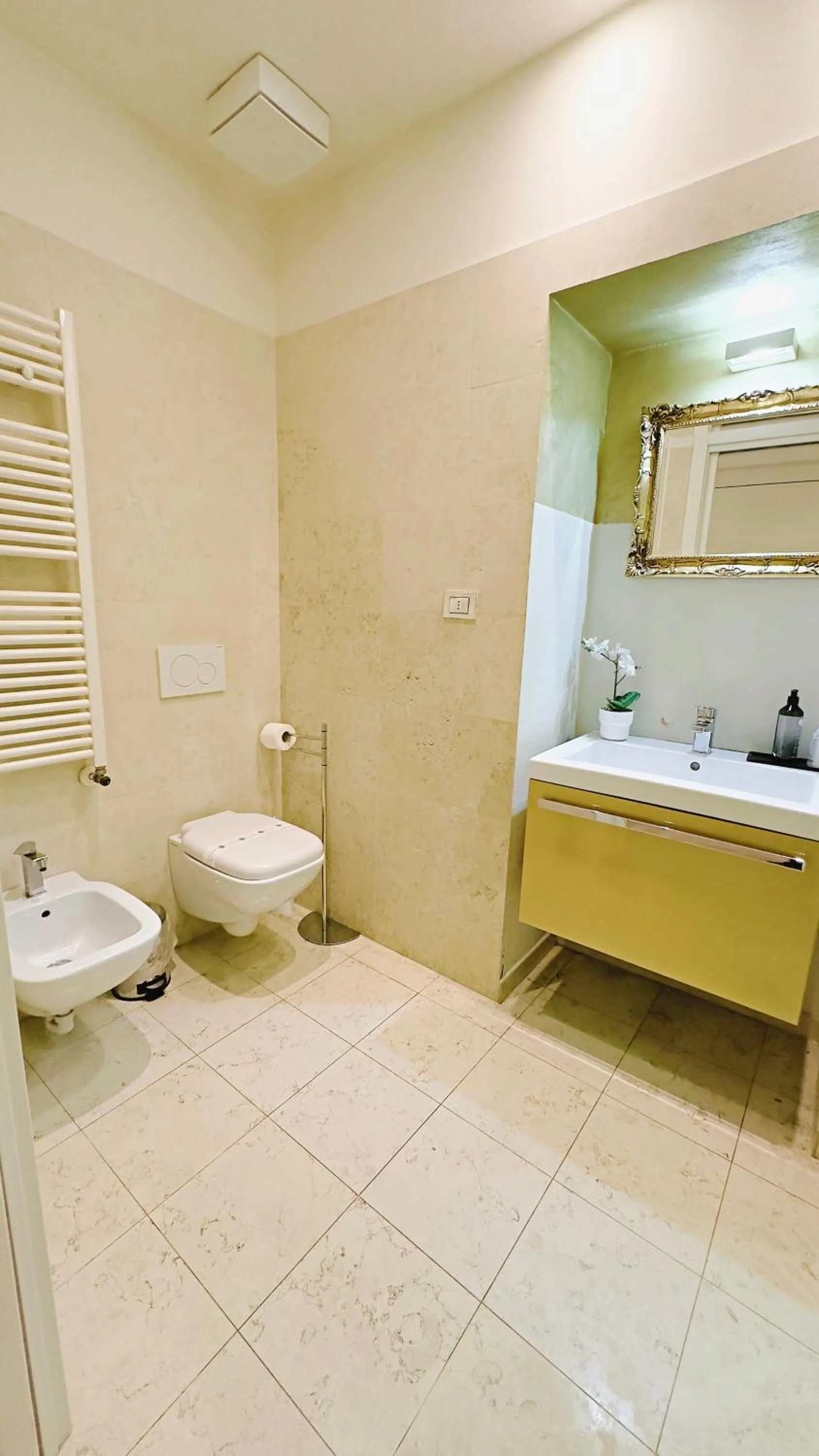 Toilet in Truly Verona