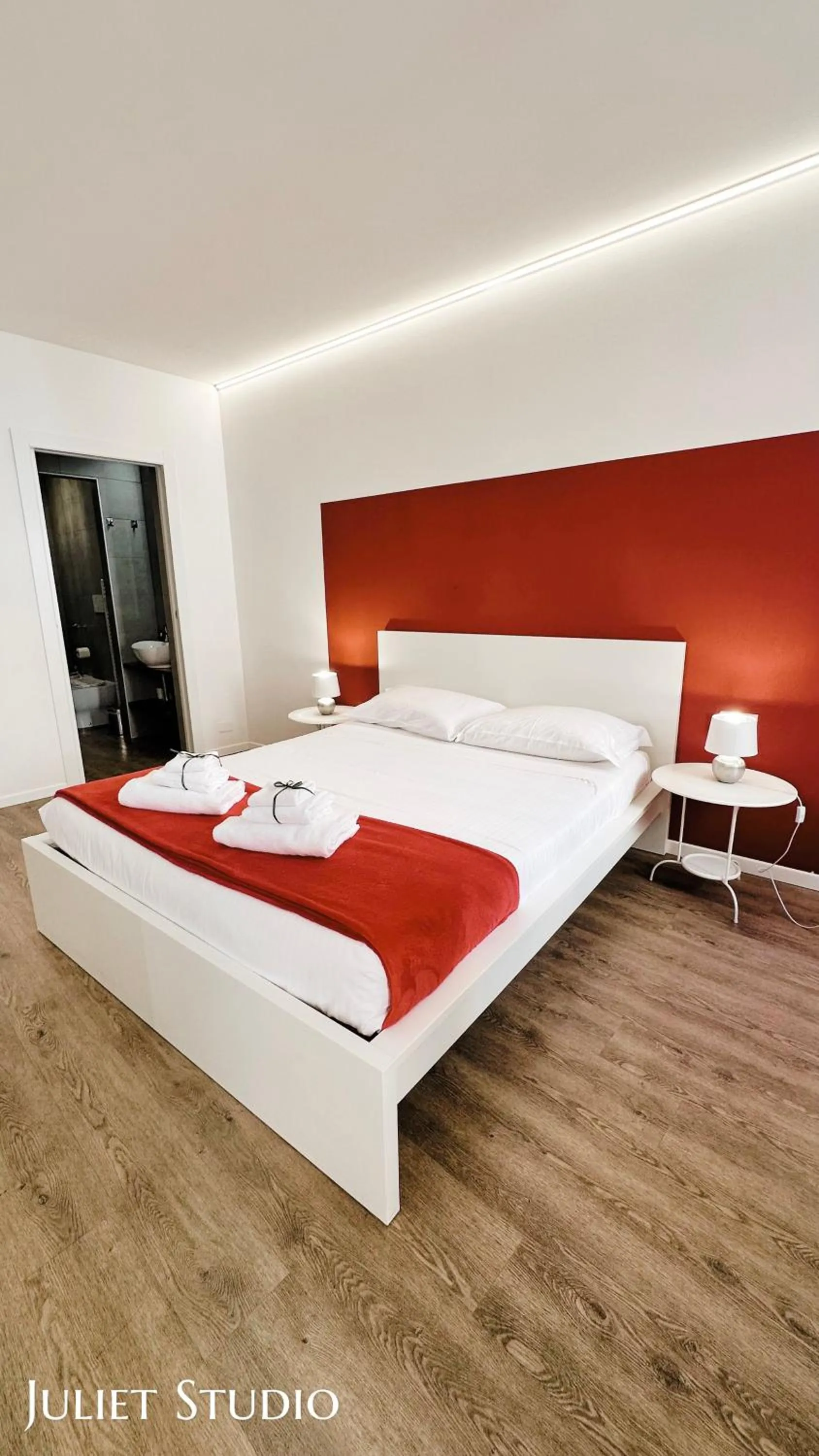 Photo of the whole room, Bed in Truly Verona