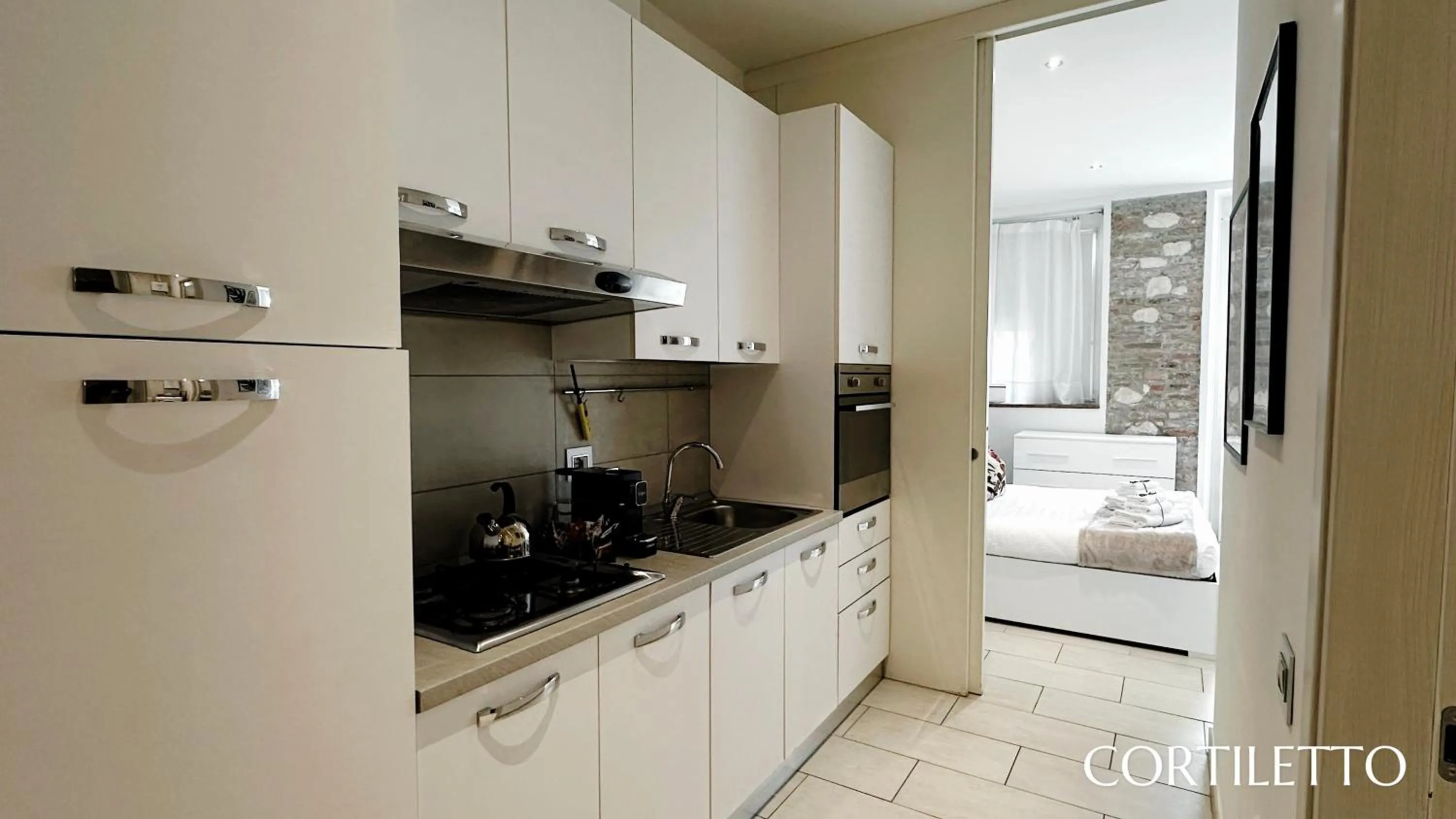 kitchen, Bed in Truly Verona