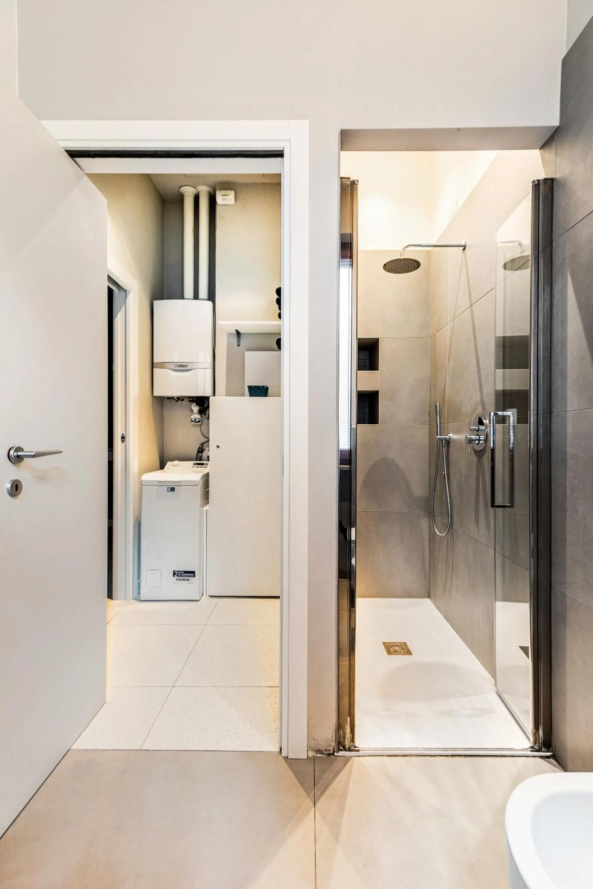 Shower in Truly Verona