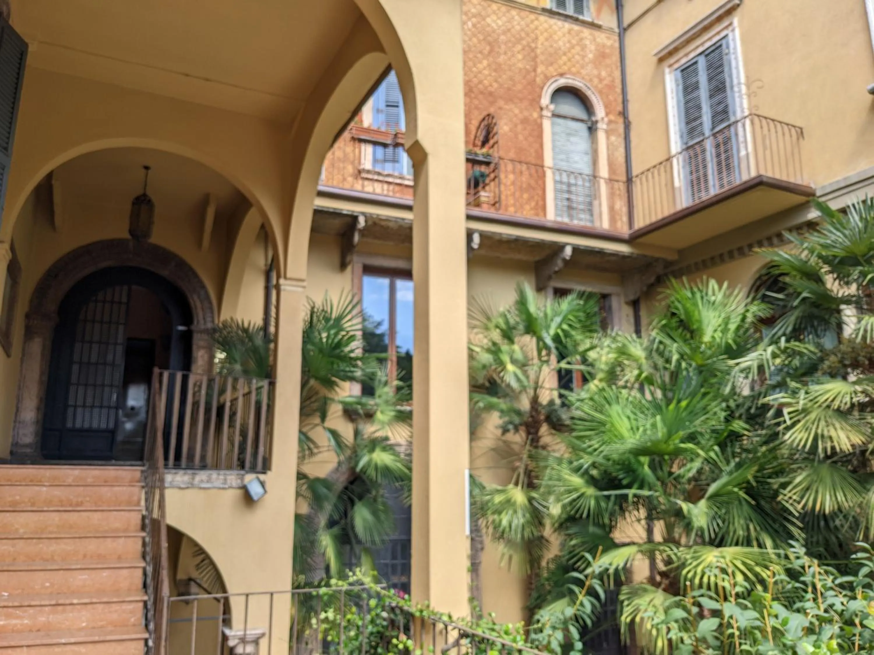 Facade/entrance in Truly Verona