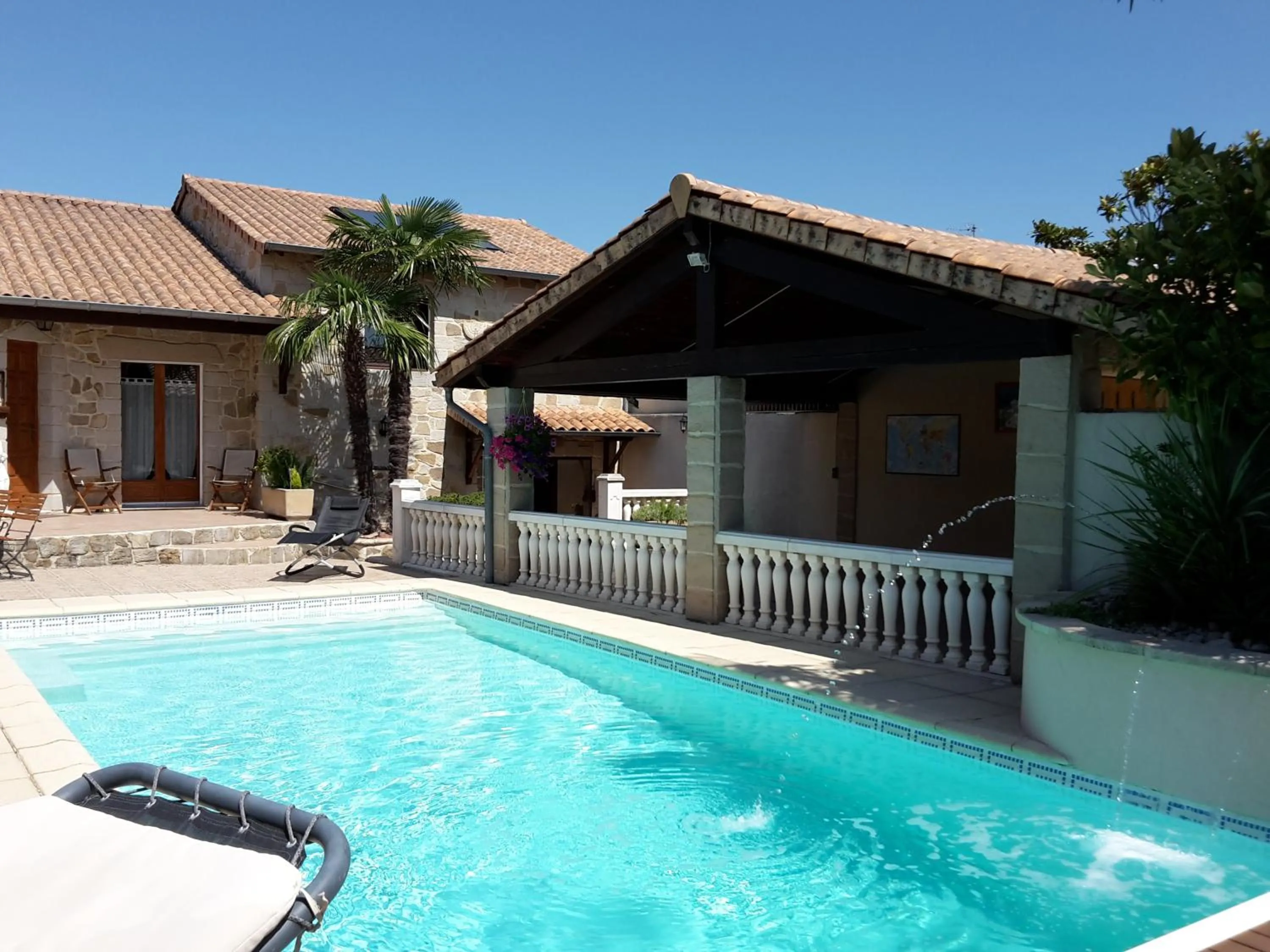 Swimming pool in Villa Escandia