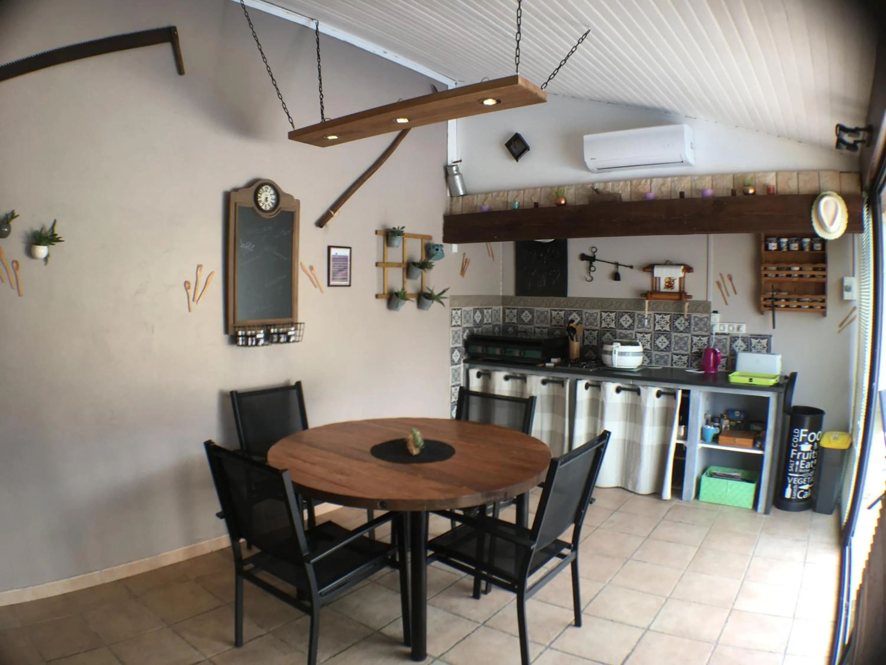 Kitchen or kitchenette in Villa Escandia