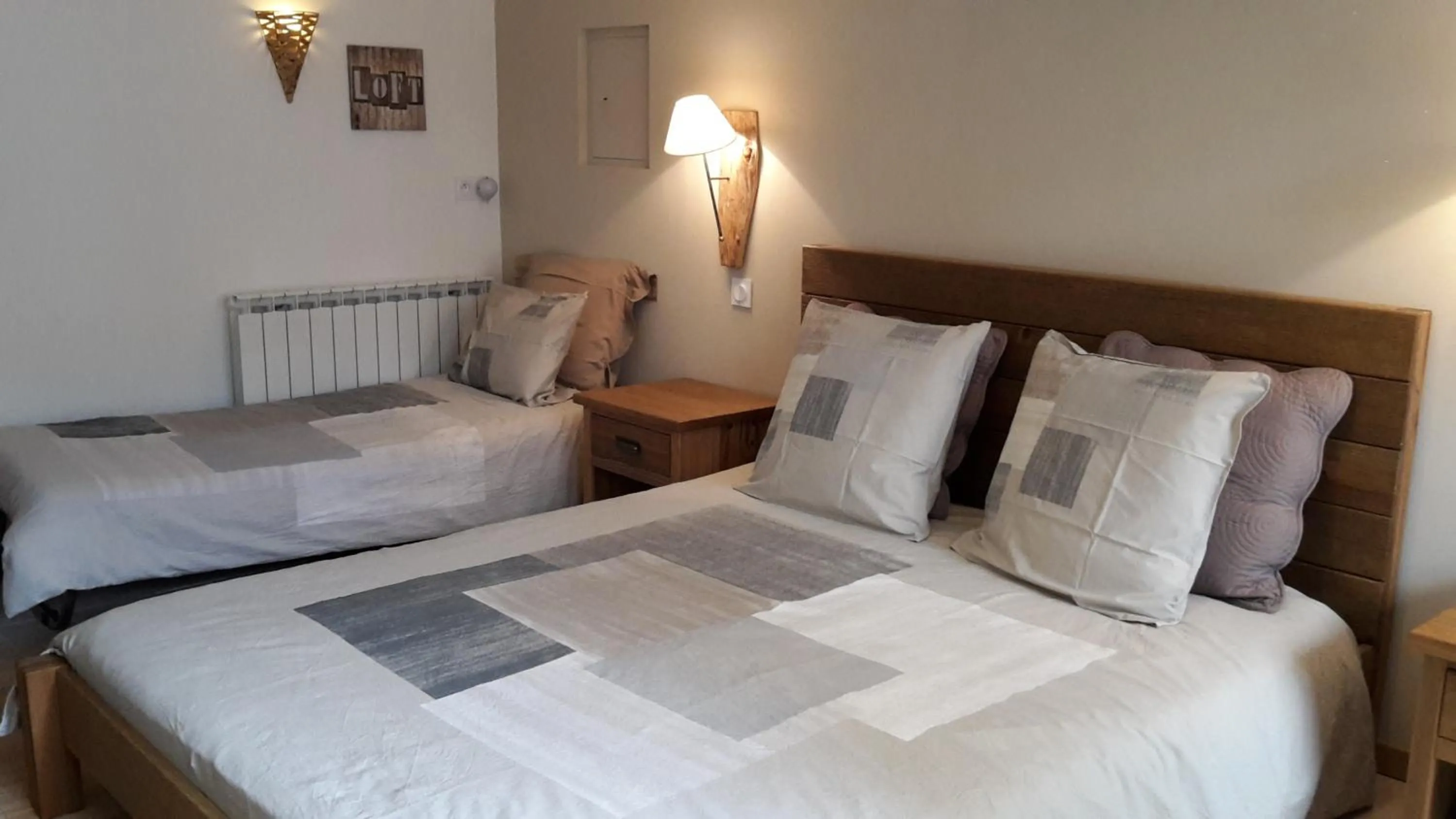 Photo of the whole room, Bed in Villa Escandia