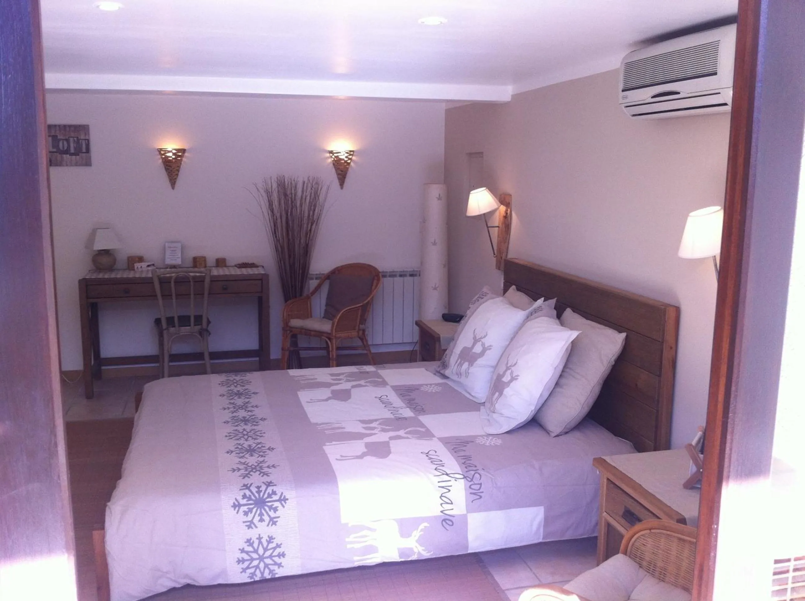 Photo of the whole room, Bed in Villa Escandia