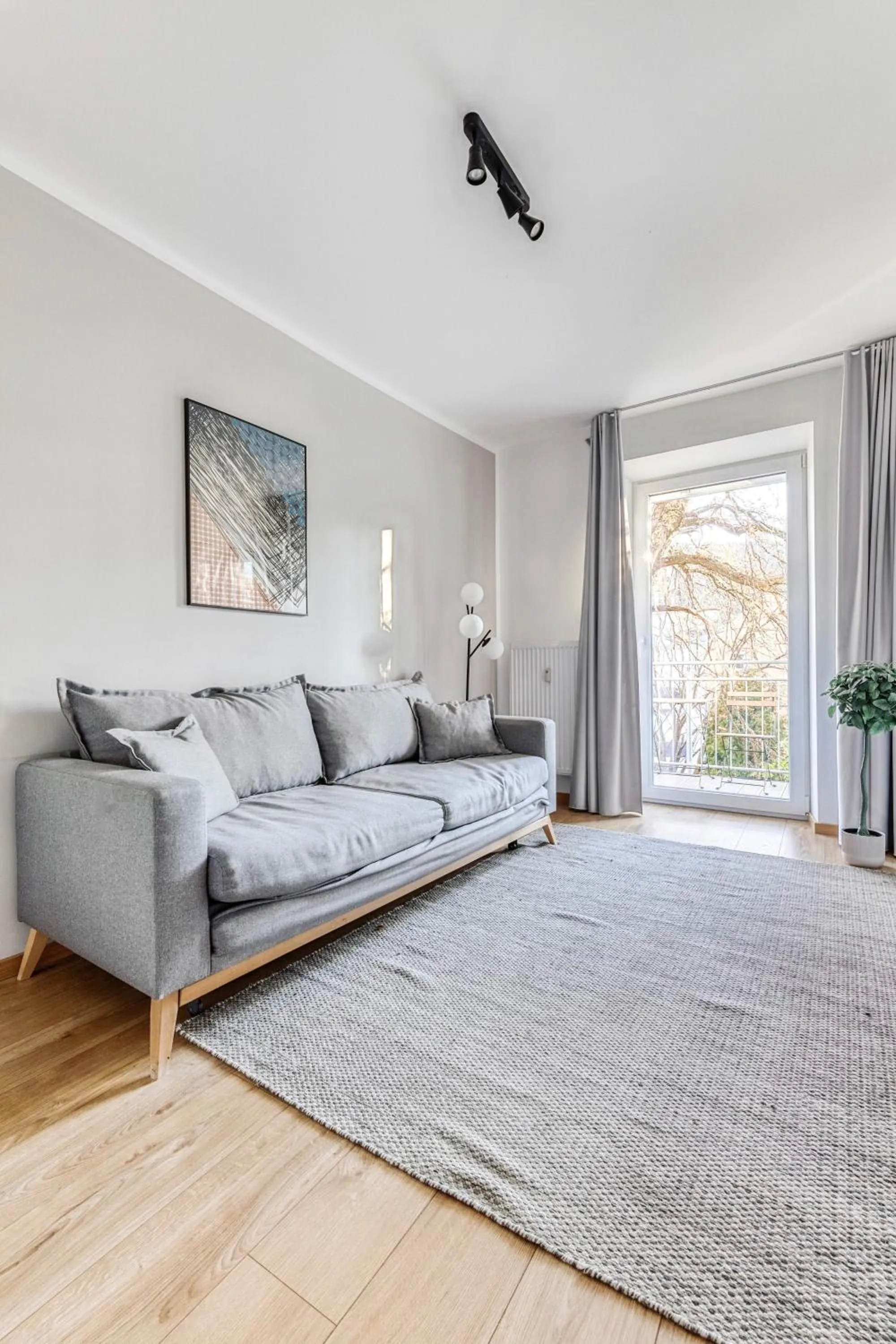 Bed in Limehome Augsburg Pilgerhausstraße