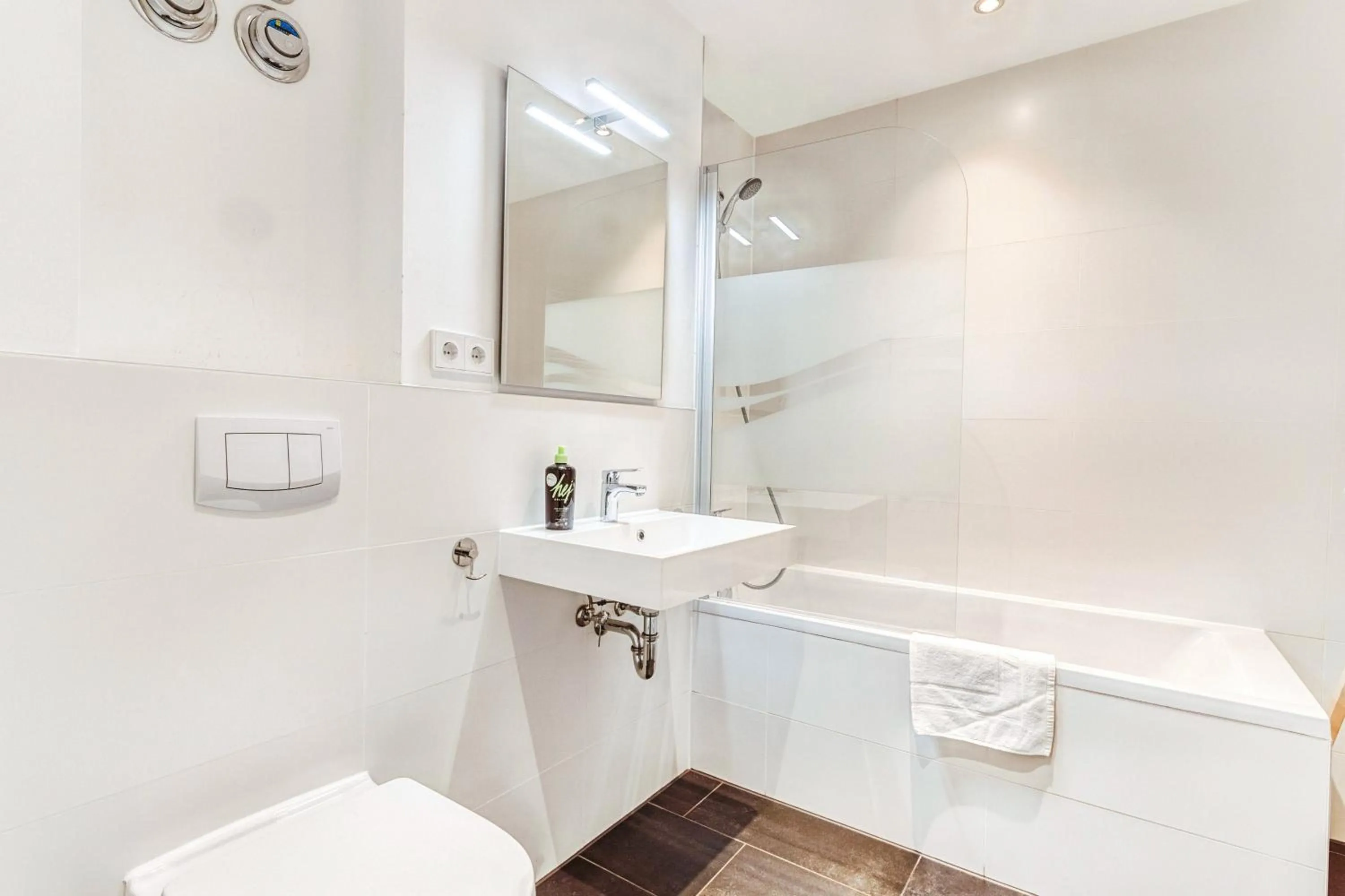 Bathroom in Limehome Augsburg Pilgerhausstraße