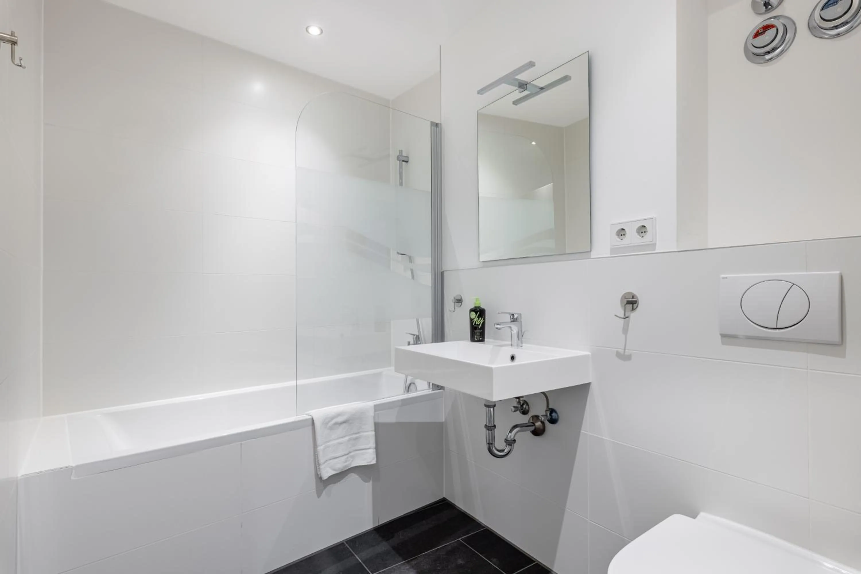 Bathroom in Limehome Augsburg Pilgerhausstraße